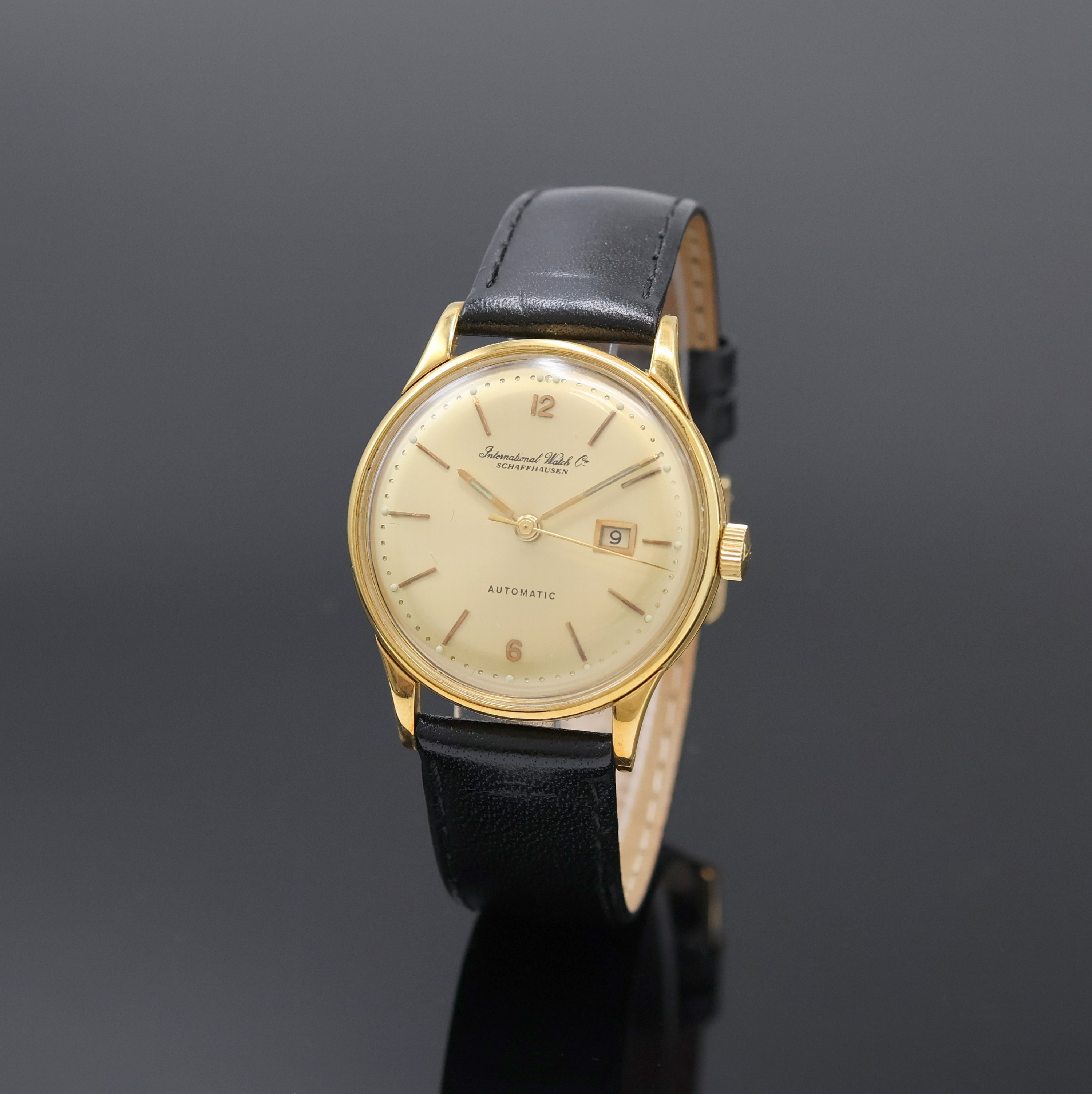 Image 27059080 - IWC Herrenarmbanduhr in GG 750/000, Schweiz um 1962, Automatik, 3-teil. Geh., Boden und ...