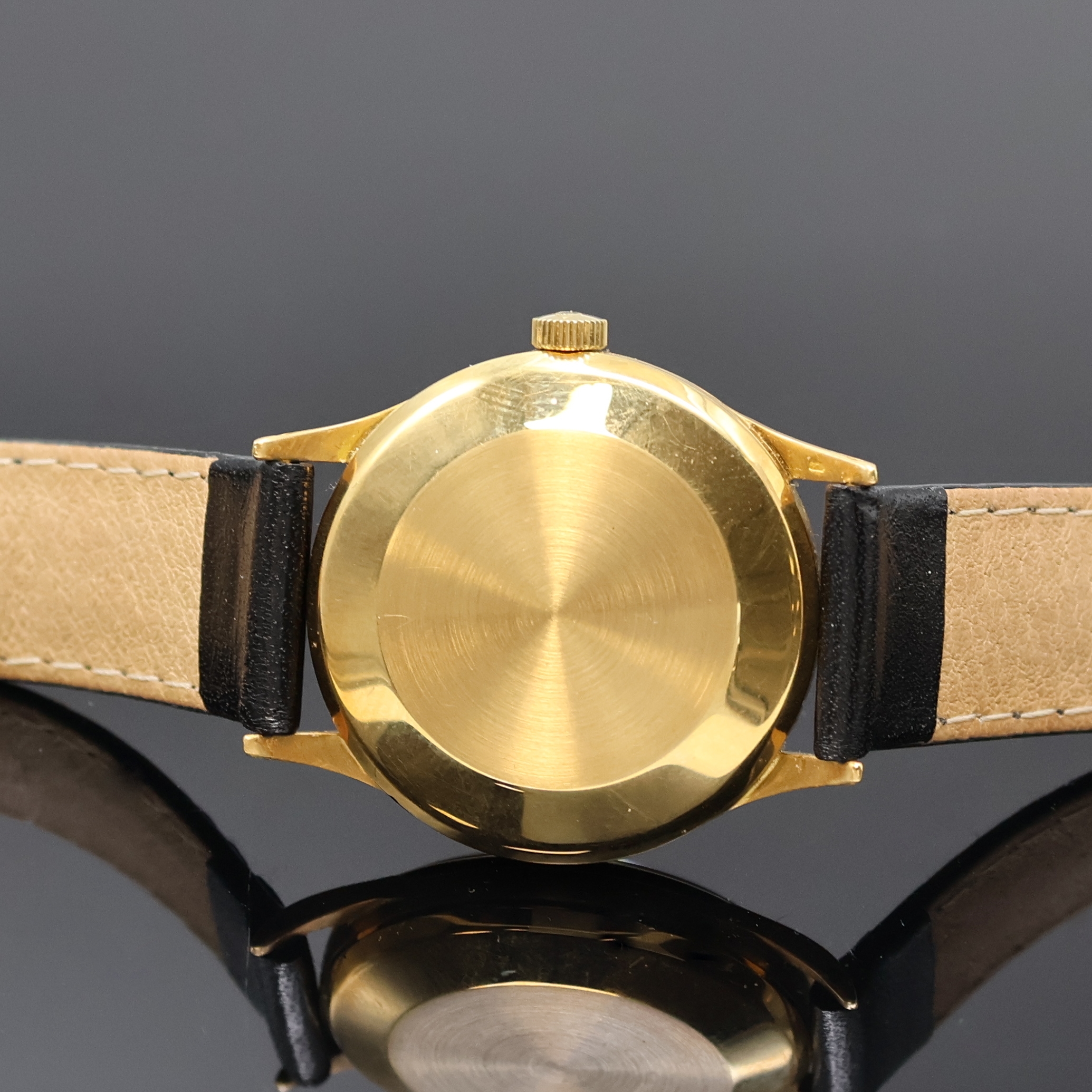 Detail c: IWC Herrenarmbanduhr in GG 750/000, Schweiz um 1962, Automatik, 3-teil. Geh., Boden und Glasrand aufgedr., orig. Krone, gold. Zifferbl. rest., Datum ...