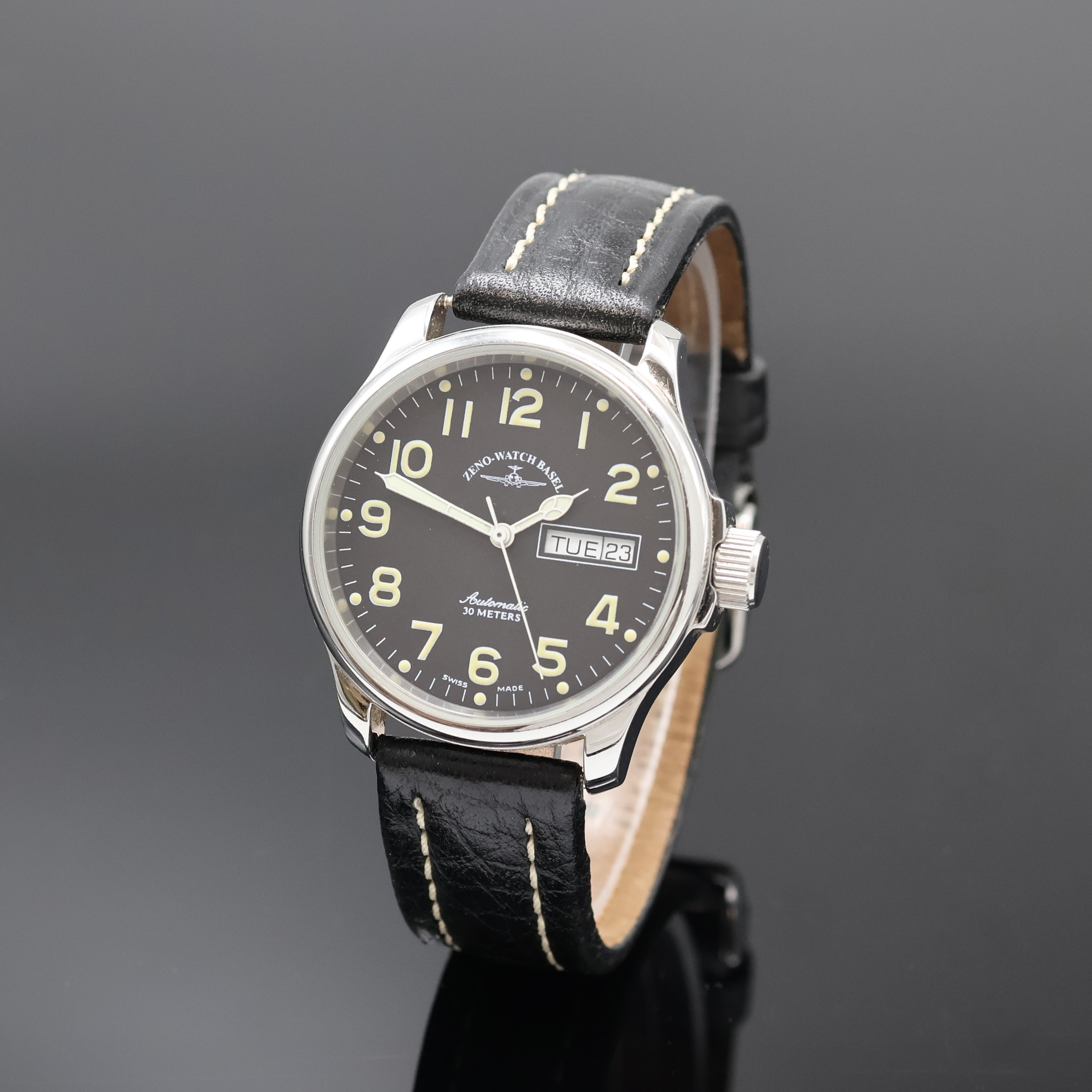 ZENO Herrenarmbanduhr in Stahl, Schweiz um 2000, Automatik, beids. vergl. Geh., Boden verschr., schwarzes Zifferbl. m. arab. Leuchtzahlen, ...