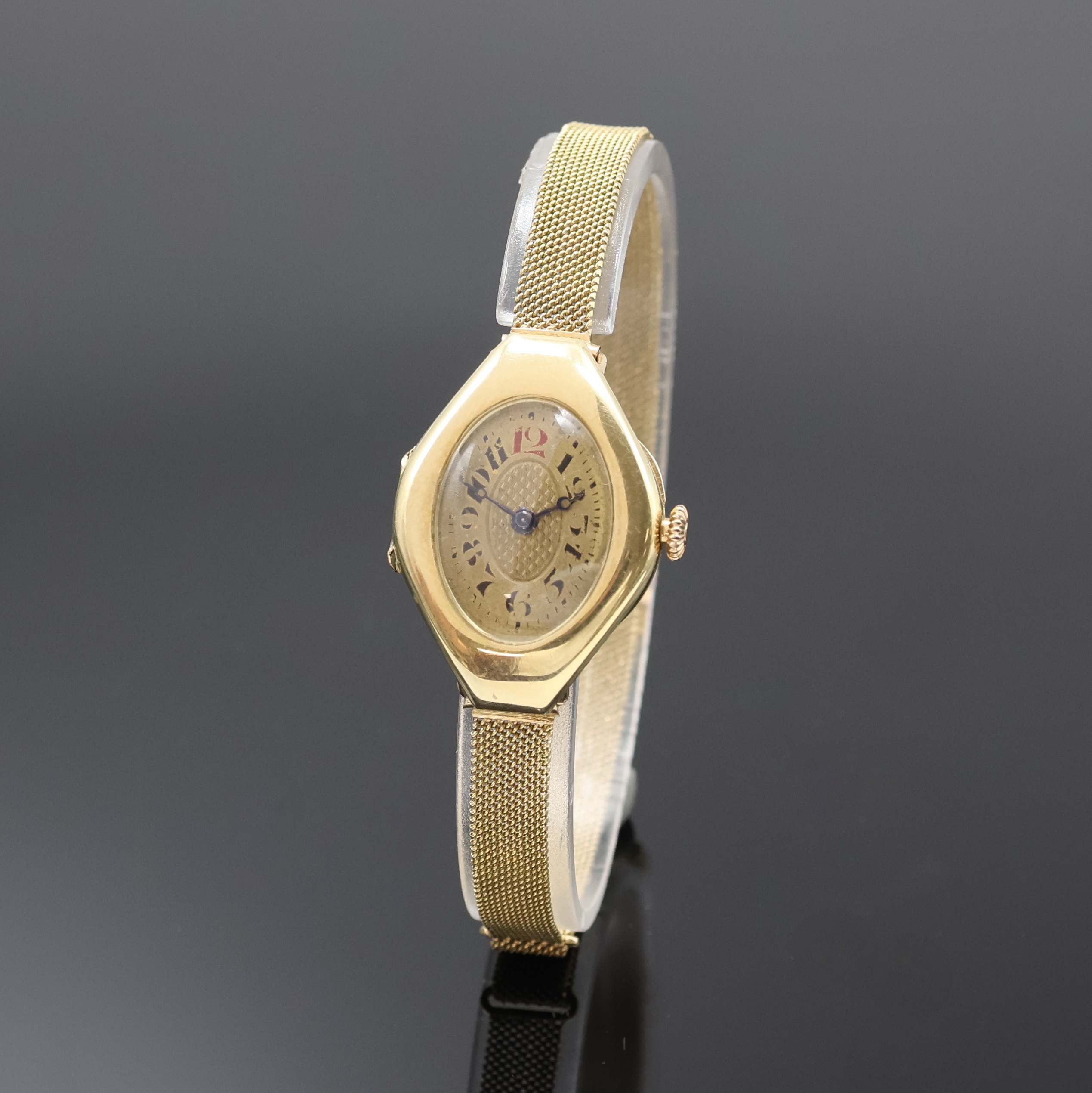 Image 27059083 - Frühe Damenarmbanduhr in GG 585/000 am GG 585/000 Milanaiseband, Schweiz um 1915, ...