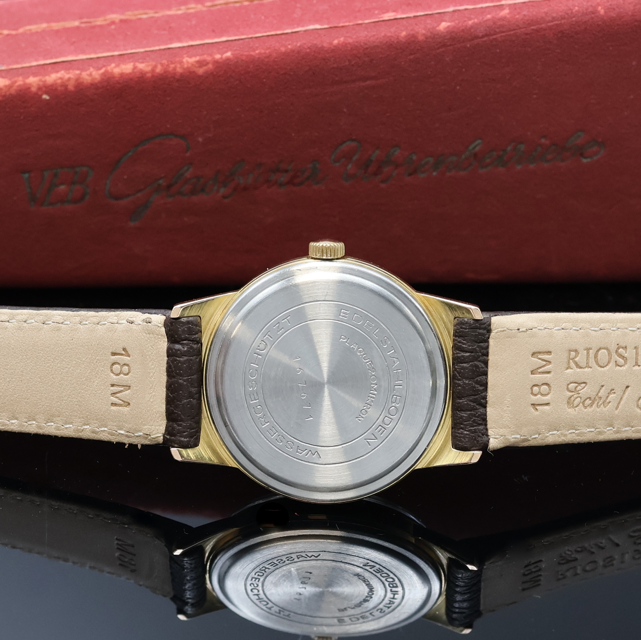 Detail c: GUB Q1 vergoldete Armbanduhr mit original Box, DDR um 1960, Handaufzug, 2-tlg. Geh. m. aufgedr. Stahlboden, silb. Zifferbl., gold. Indizes u. Zeiger, ...