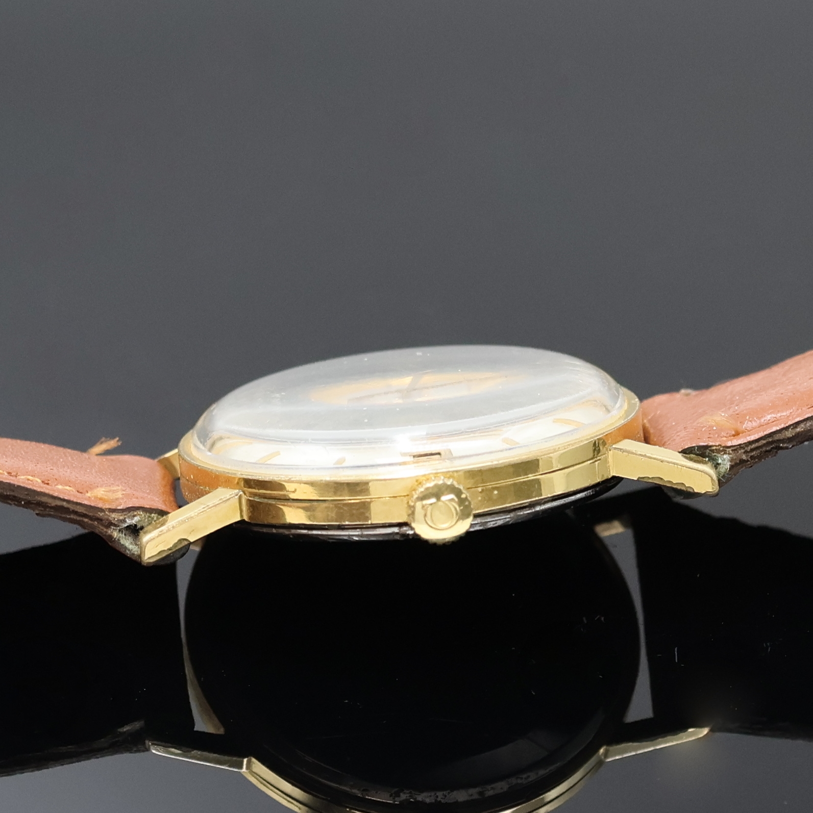 Detail b: OMEGA vergoldete Herrenarmbanduhr Referenz 14731SC62, Schweiz um 1962, Handaufzug, 3- tlg. Geh., Glasrand u. korr./rep. Stahlboden aufgedr., orig. ...
