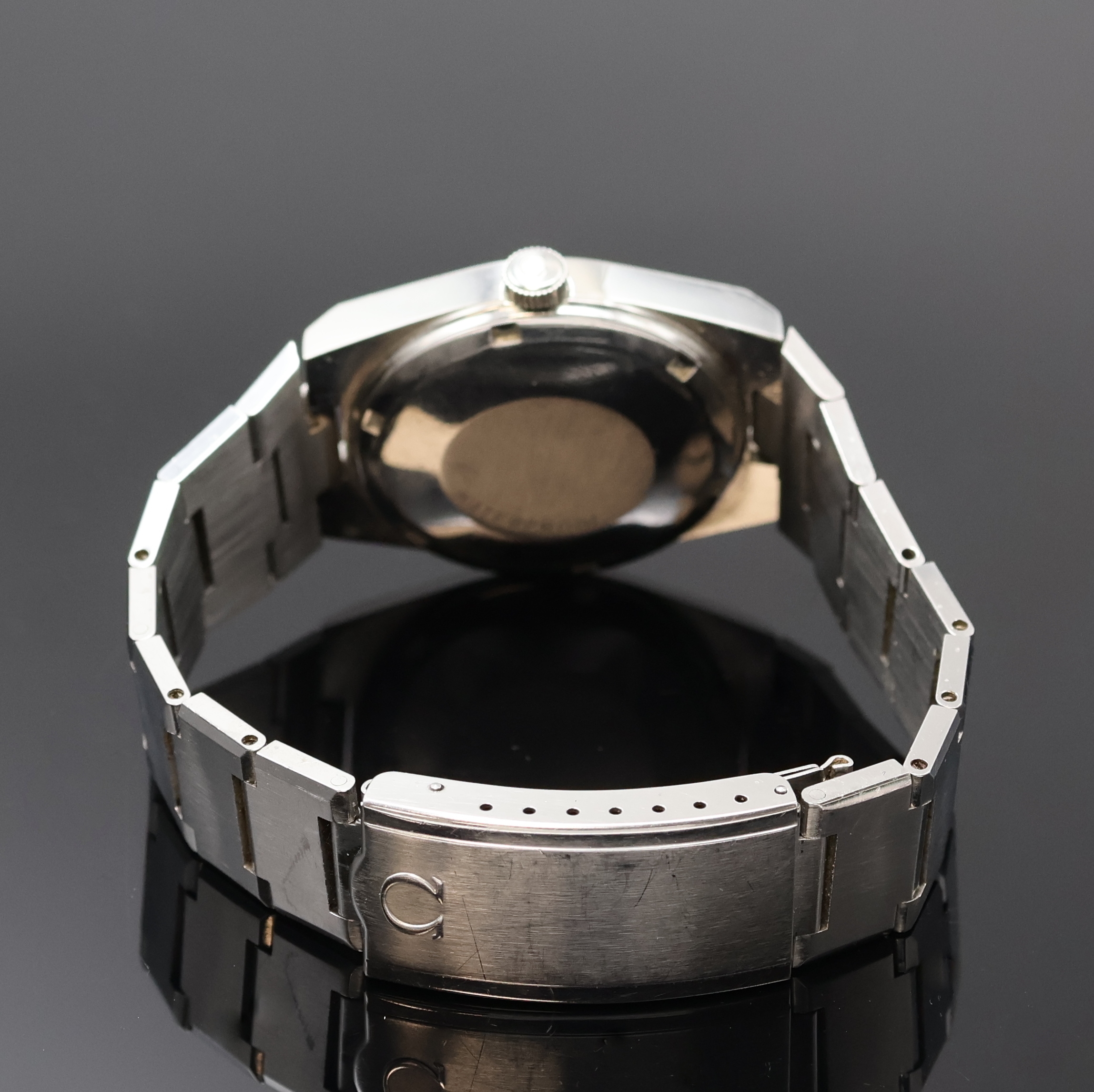 Detail b: OMEGA Geneve Herrenarmbanduhr in Stahl Referenz 166099, Schweiz um 1972, Automatik, verschr. Geh. am integr. Stahlband Ref. 1189/191, orig. Krone, ...