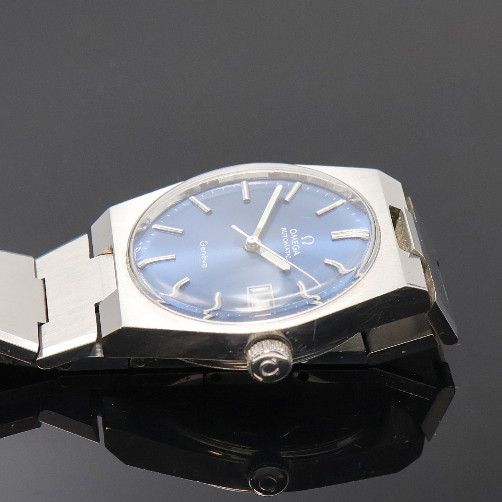 Detail c: OMEGA Geneve Herrenarmbanduhr in Stahl Referenz 166099, Schweiz um 1972, Automatik, verschr. Geh. am integr. Stahlband Ref. 1189/191, orig. Krone, ...