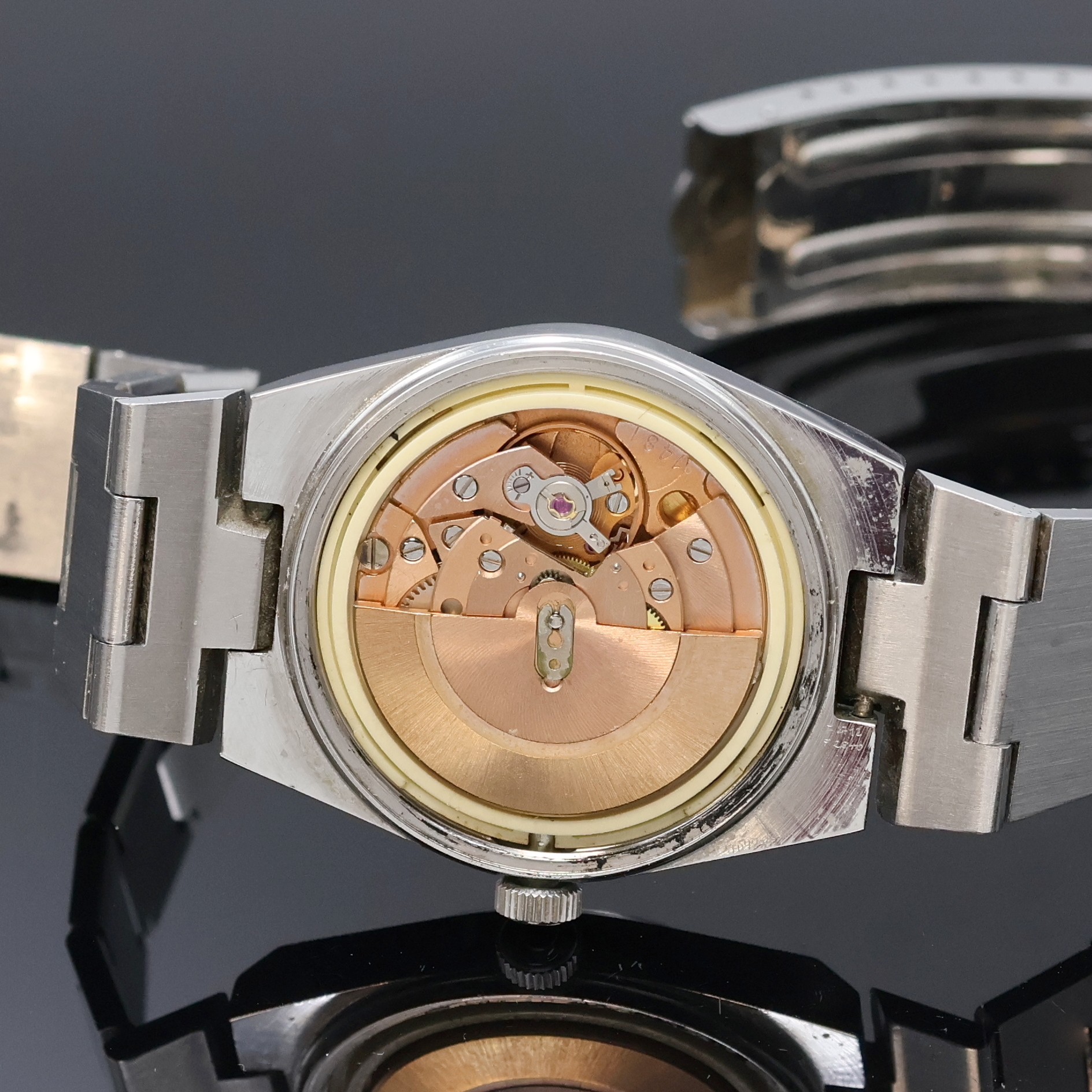 Detail f: OMEGA Geneve Herrenarmbanduhr in Stahl Referenz 166099, Schweiz um 1972, Automatik, verschr. Geh. am integr. Stahlband Ref. 1189/191, orig. Krone, ...