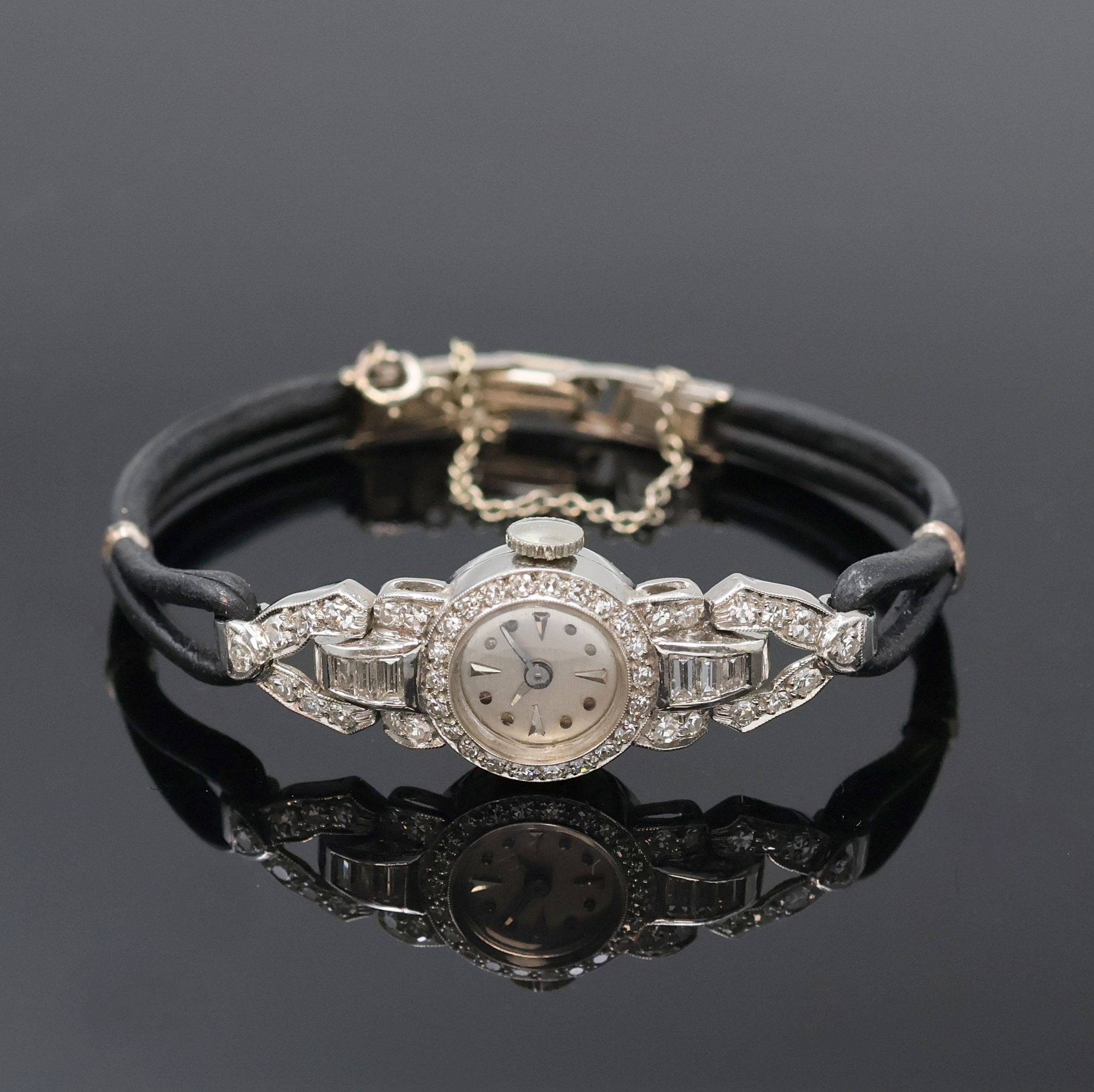 Image 27059092 - Diamantbesetzte Damenarmbanduhr in Platin/ Iridium mit Schließe in WG 585/000, Schweiz ...