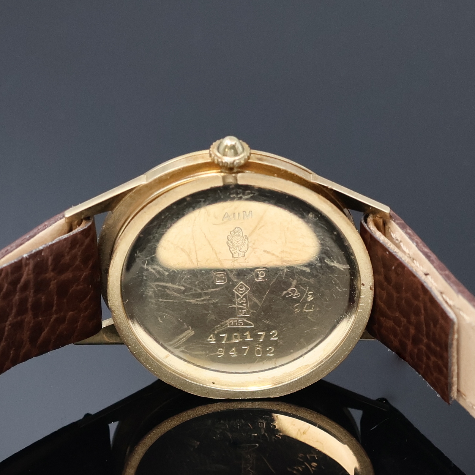 Detail d: MOVADO Armbanduhr in GG 375/000, Schweiz um 1935, Handaufzug, 3-tlg. Geh., Boden u. Glasrand aufgedr., silb. Zifferbl. m. Breguetzahlen rest., gold. ...