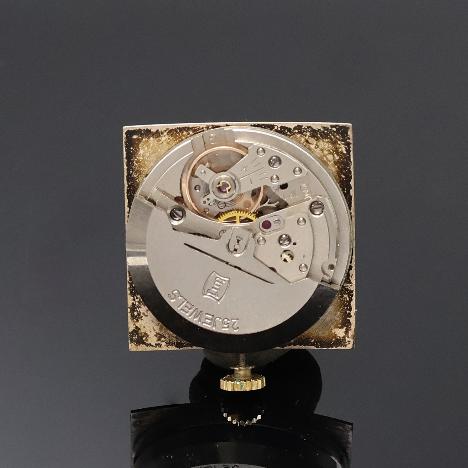 Detail e: PREZIOSA quadratische Herrenarmbanduhr in GG 585/000, Deutschland um 1955, Automatik, 2- tlg. Geh., Boden aufgedr., silb. Zifferbl. pat., gold. ...