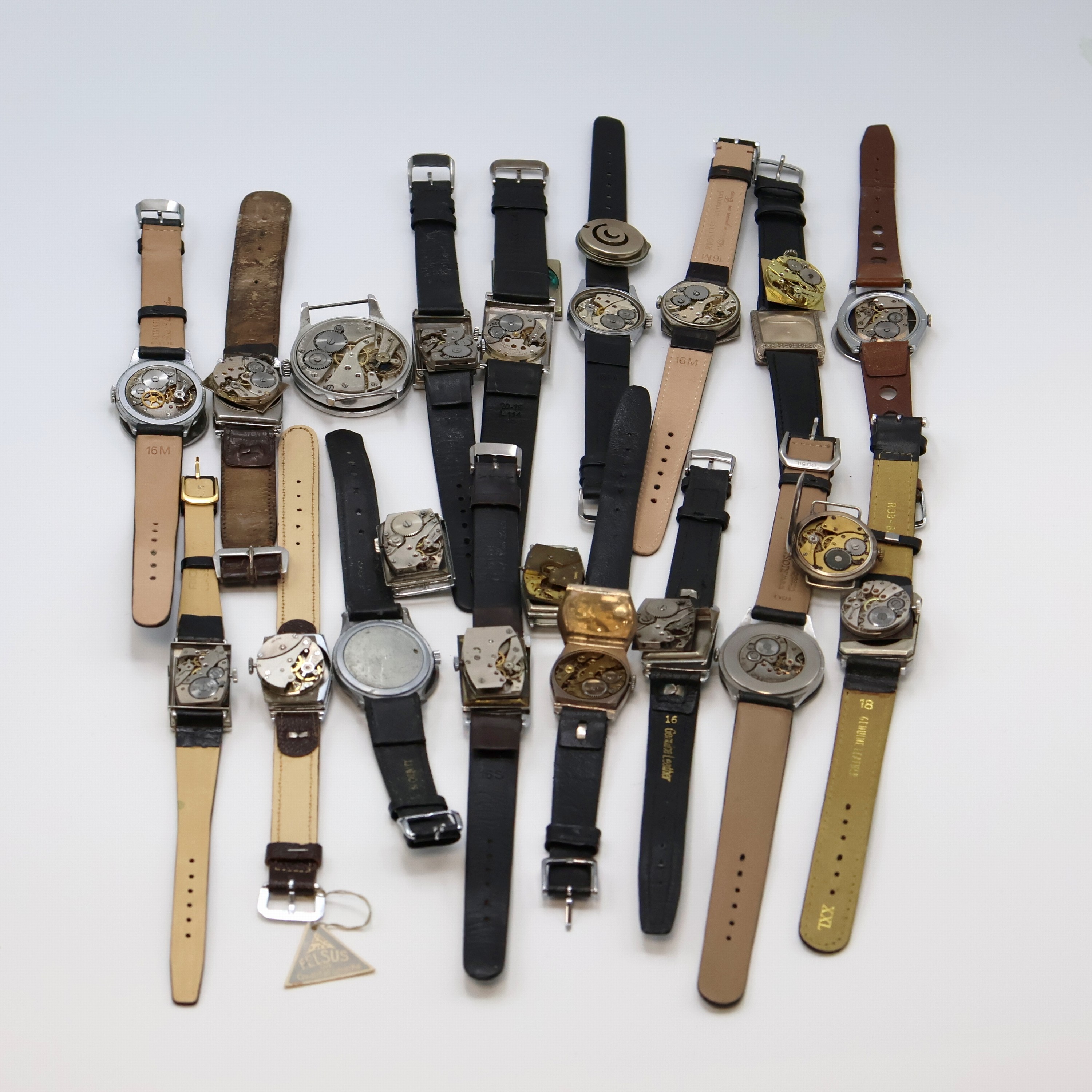 Detail d: 20 Armbanduhren in verschiedenen Gehäusen, Schweiz/Deutschland um 1920-1945, Handaufzug, 2-tlg./3-tlg. Geh. m. aufgedr. Boden/Lünette in ...