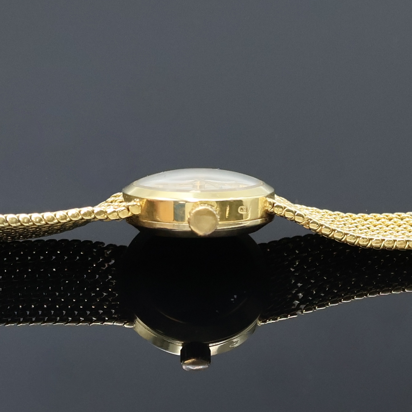 Detail c: ETERNA Damenarmbanduhr in GG 585/000, Schweiz um 1960, Handaufzug, 2-tlg. Geh. m. anges. Milanaiseband, Boden aufgedr., silb. Zifferbl. pat., gold. ...