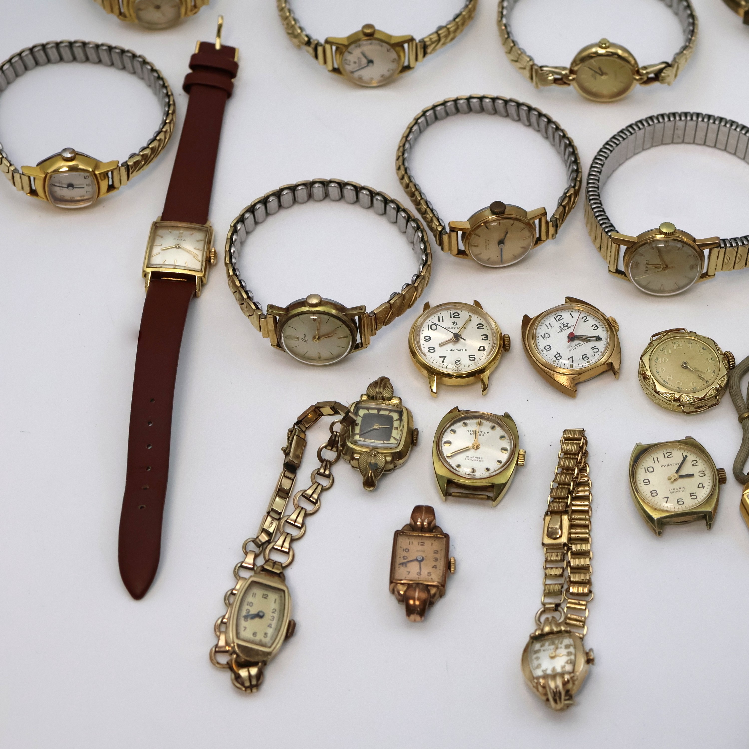 Detail a: 30 vergoldete Damenarmbanduhren verschiedener Marken, Schweiz/Deutschland/USA um 1930 - 1990, 2 x Automatik, 1 x Quarz, 27 x Handaufzug, 2-tlg. Geh. ...