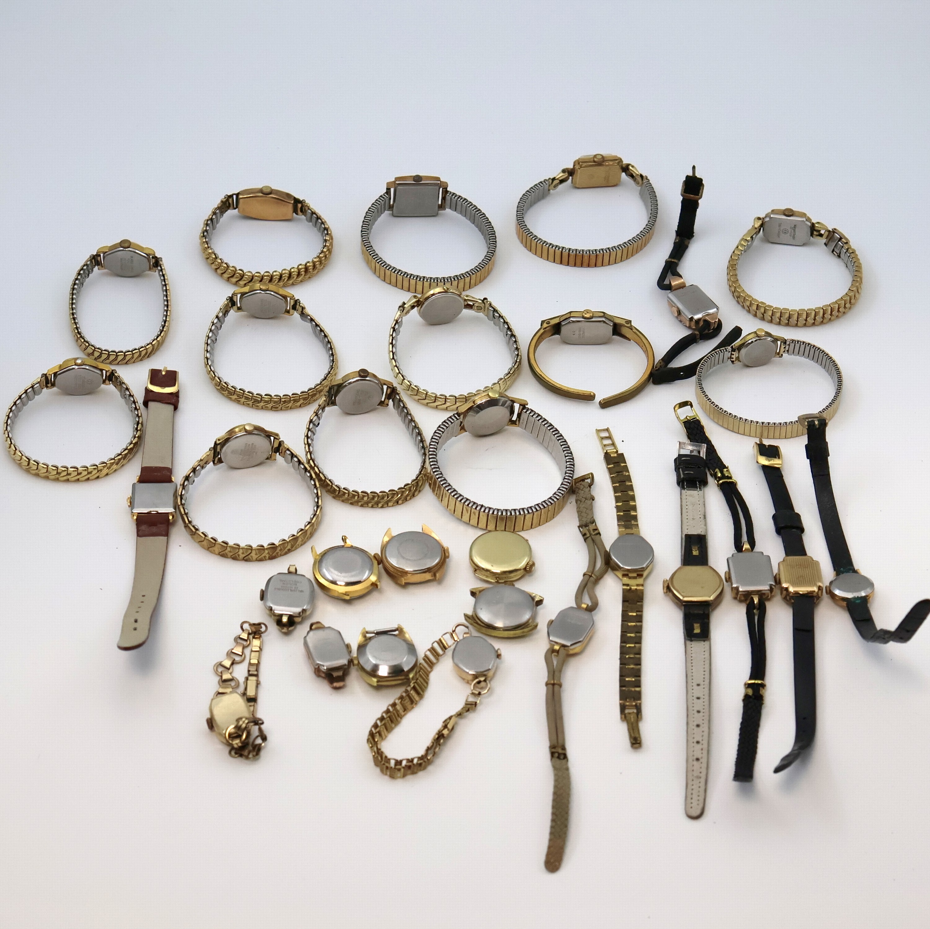 Detail e: 30 vergoldete Damenarmbanduhren verschiedener Marken, Schweiz/Deutschland/USA um 1930 - 1990, 2 x Automatik, 1 x Quarz, 27 x Handaufzug, 2-tlg. Geh. ...