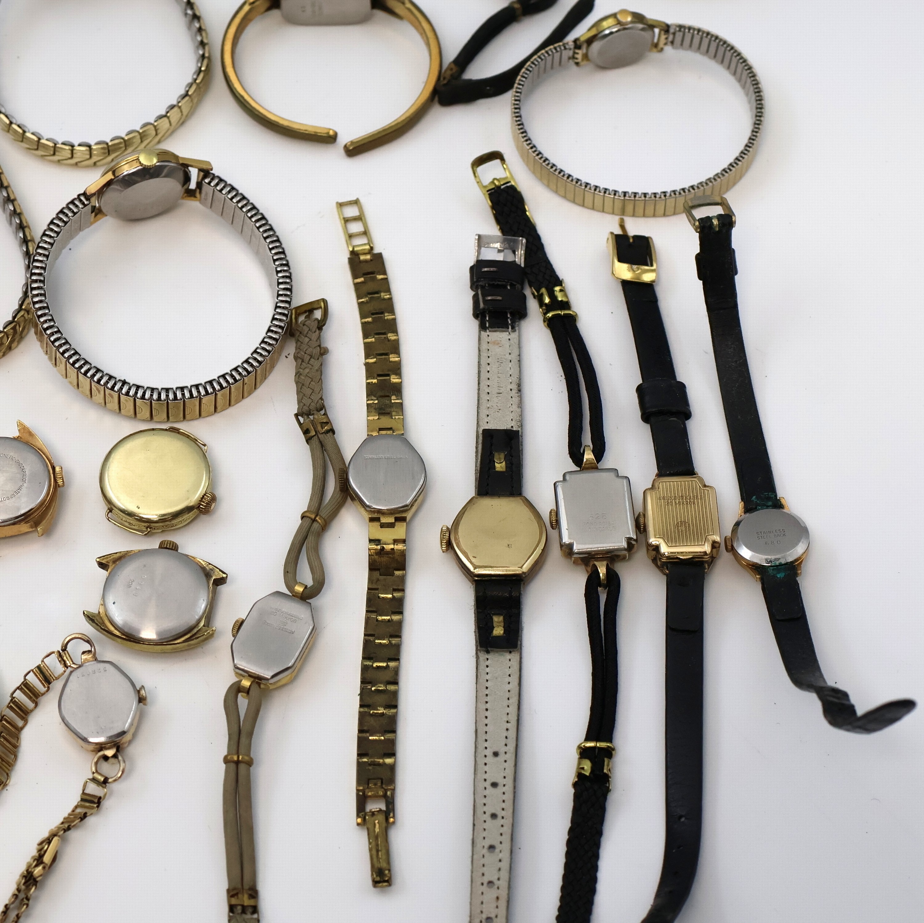 Detail g: 30 vergoldete Damenarmbanduhren verschiedener Marken, Schweiz/Deutschland/USA um 1930 - 1990, 2 x Automatik, 1 x Quarz, 27 x Handaufzug, 2-tlg. Geh. ...