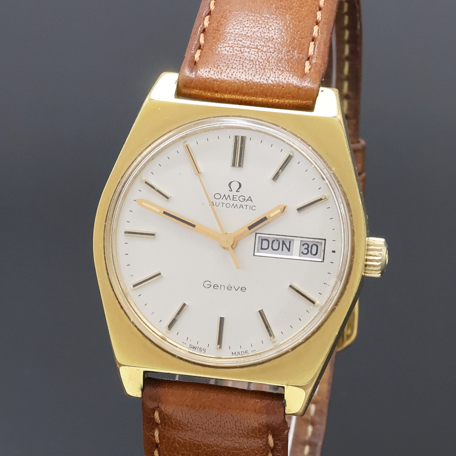 Detail a: OMEGA Geneve vergoldete Herrenarmbanduhr Referenz 1660120, Schweiz um 1972, Automatik, verschr. Geh., orig. Krone u. Glas, silb. Zifferbl., gold. ...