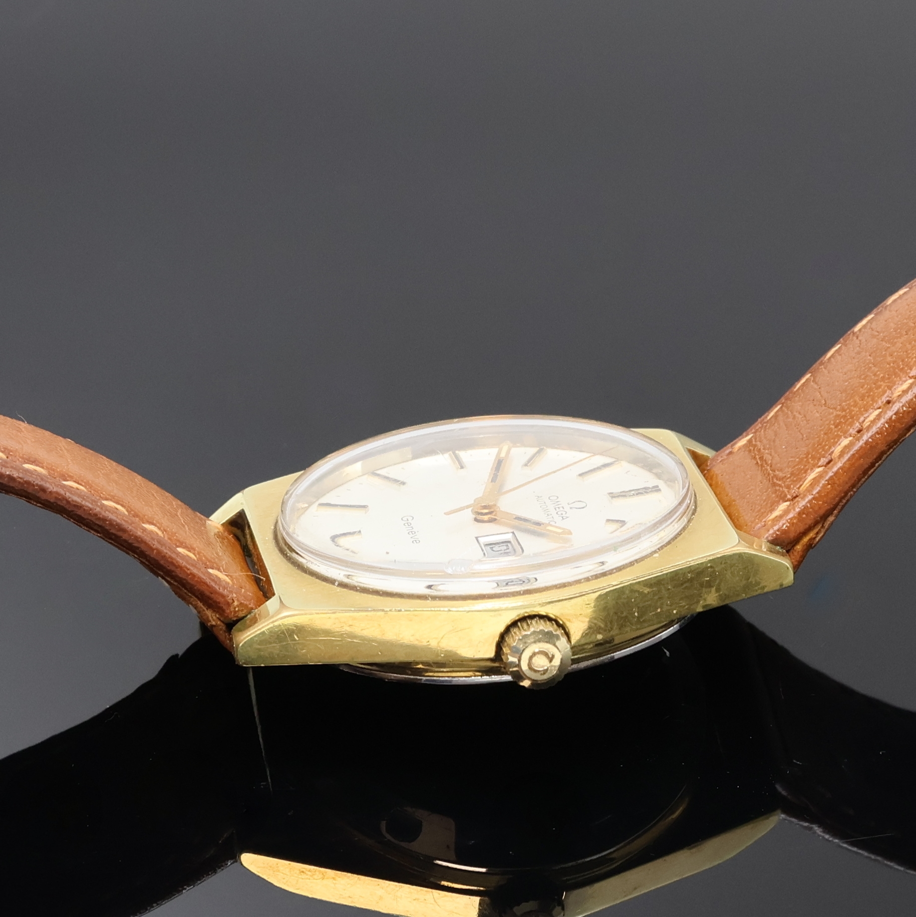 Detail b: OMEGA Geneve vergoldete Herrenarmbanduhr Referenz 1660120, Schweiz um 1972, Automatik, verschr. Geh., orig. Krone u. Glas, silb. Zifferbl., gold. ...