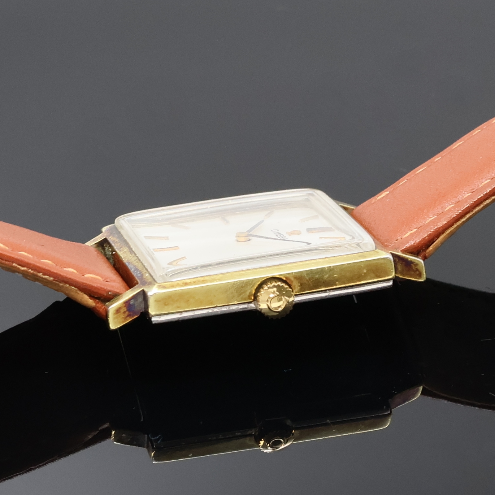 Detail b: OMEGA quadratische Armbanduhr im vergoldeten Gehäuse Referenz 111.024, Schweiz um 1967, Handaufzug, 2-tlg. Geh. m. aufgedr. Stahlboden, orig. Glas ...