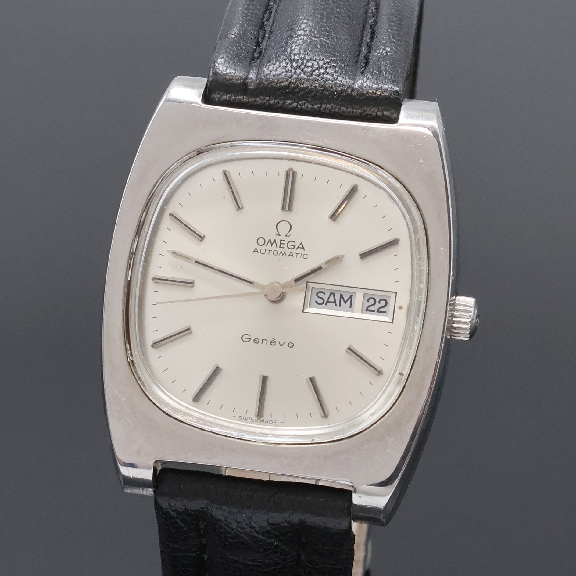 Detail a: OMEGA Geneve Herrenarmbanduhr in Stahl Referenz 166.0188, Schweiz um 1974, 2-tlg. TV-Screen-Geh., Boden m. Widmungsgrav. verschr., orig. Krone, silb. ...