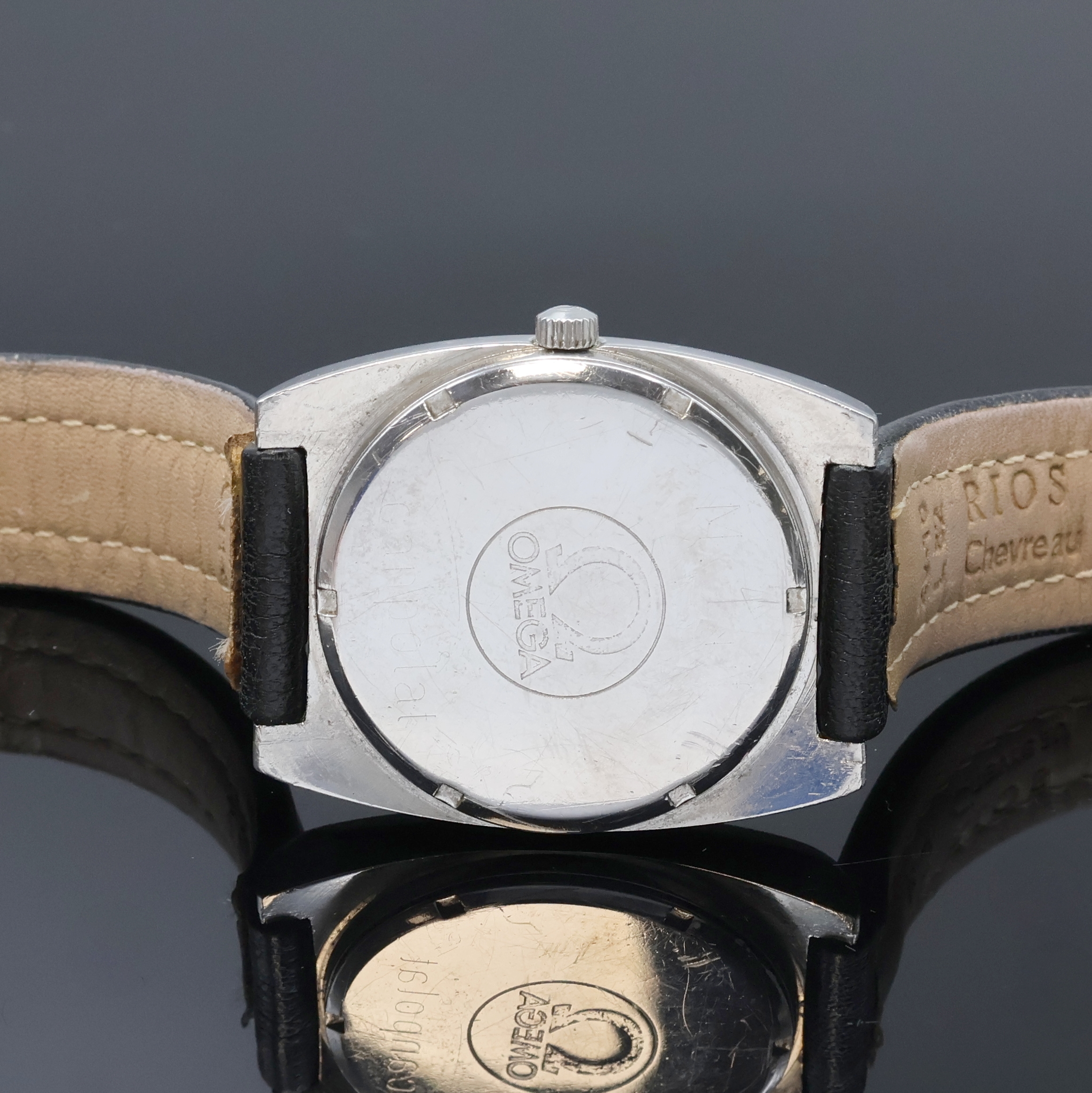 Detail c: OMEGA Geneve Herrenarmbanduhr in Stahl Referenz 166.0188, Schweiz um 1974, 2-tlg. TV-Screen-Geh., Boden m. Widmungsgrav. verschr., orig. Krone, silb. ...