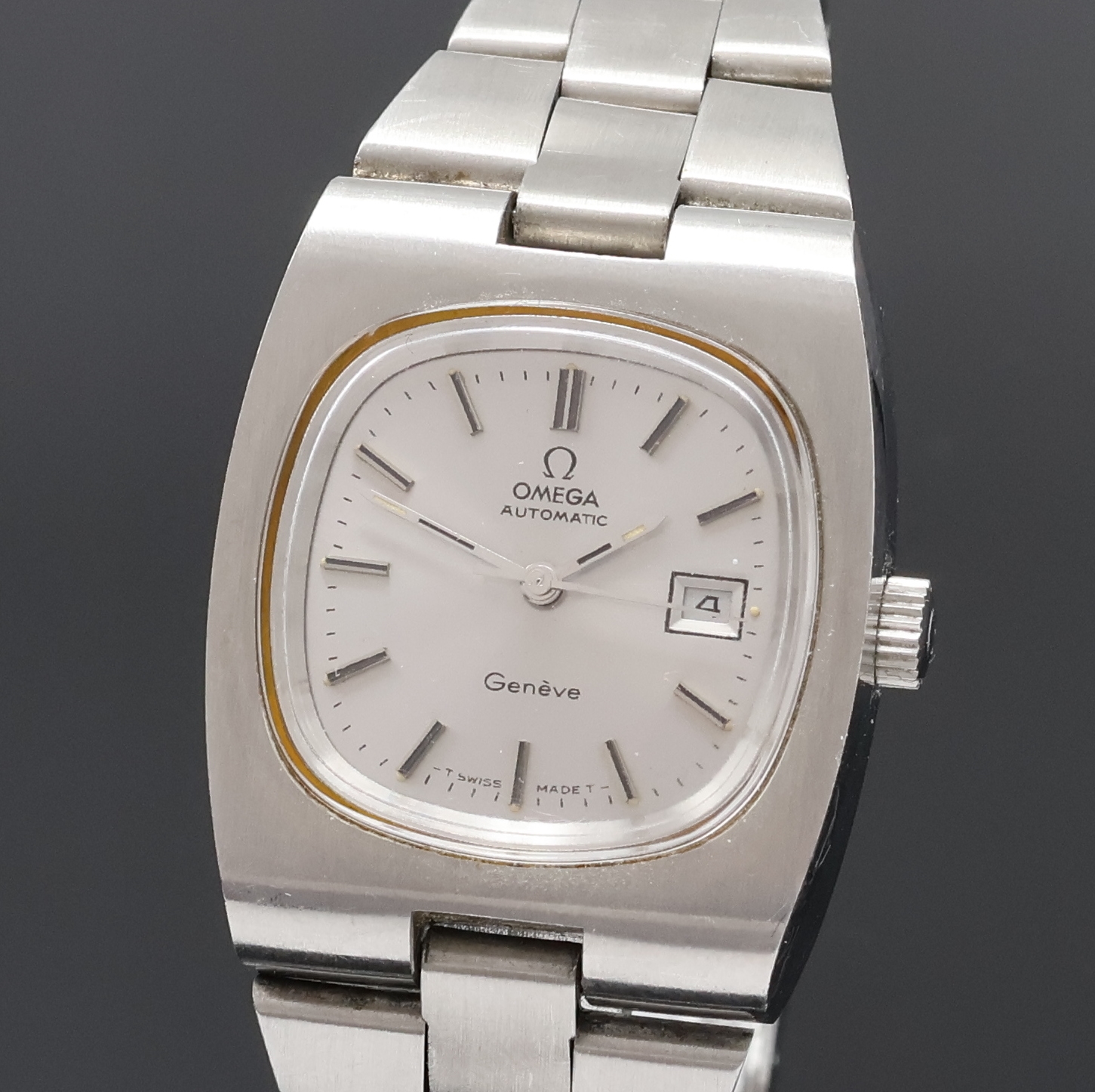 Detail a: OMEGA Medium Armbanduhr in Stahl Referenz 566.0075, Schweiz um 1974, Automatik, 2-tlg. Geh., Boden verschr., orig. Krone u. Glas, integr. orig. ...