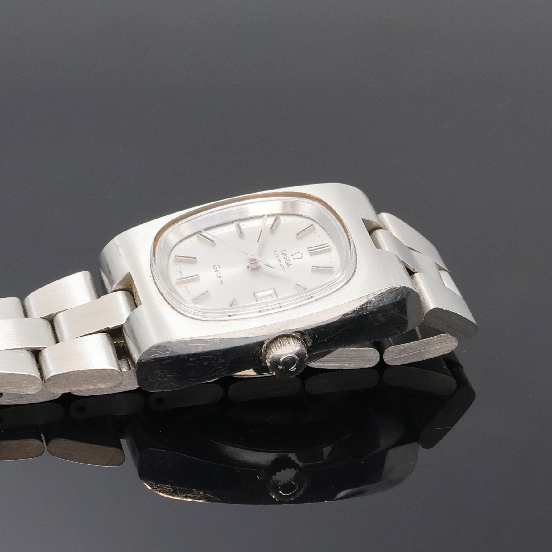 Detail c: OMEGA Medium Armbanduhr in Stahl Referenz 566.0075, Schweiz um 1974, Automatik, 2-tlg. Geh., Boden verschr., orig. Krone u. Glas, integr. orig. ...