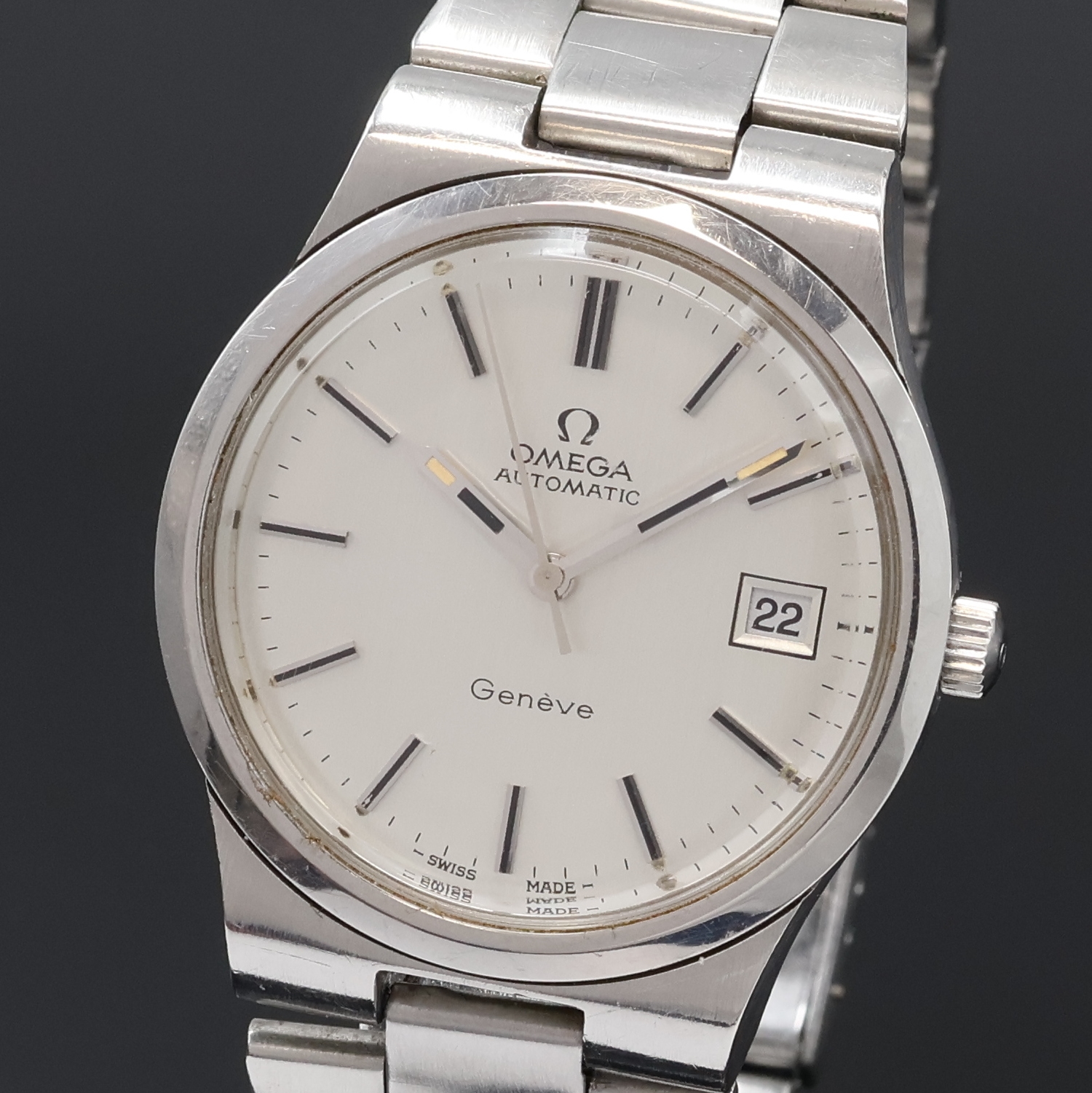 Detail a: OMEGA Geneve Herrenarmbanduhr in Stahl Referenz 166.0173, Schweiz um 1975, Automatik, verschr. Geh. m. integr. Band Ref. 1186/215, silb. Zifferbl., ...