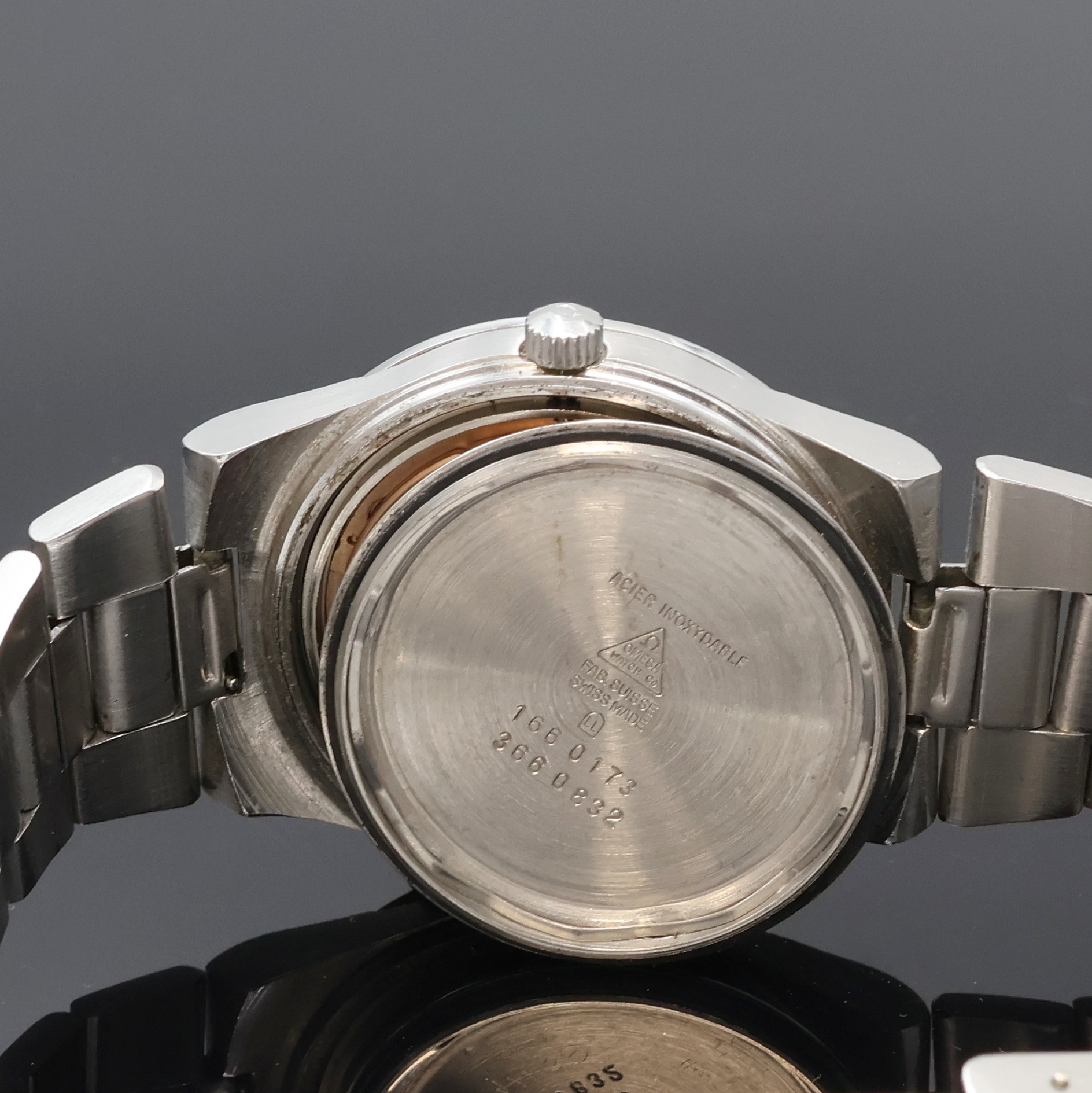 Detail g: OMEGA Geneve Herrenarmbanduhr in Stahl Referenz 166.0173, Schweiz um 1975, Automatik, verschr. Geh. m. integr. Band Ref. 1186/215, silb. Zifferbl., ...