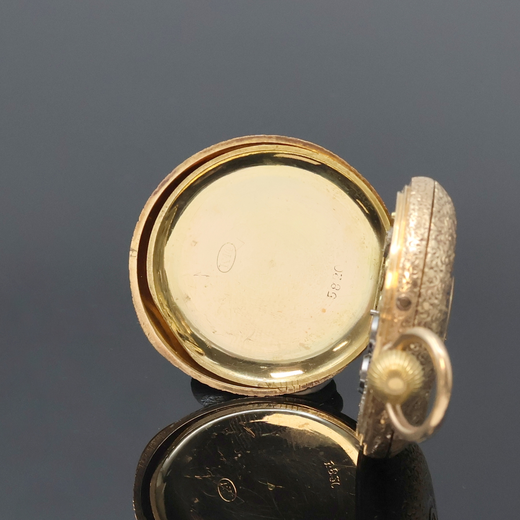 Detail f: Damen-Halbsavonette in RG 585/000, Schweiz um 1890, vollgrav. 3-Deckel Goldgeh., schwarze, röm. Email-Zahlen im Sprungdeckel, Emailzifferbl. m. ...