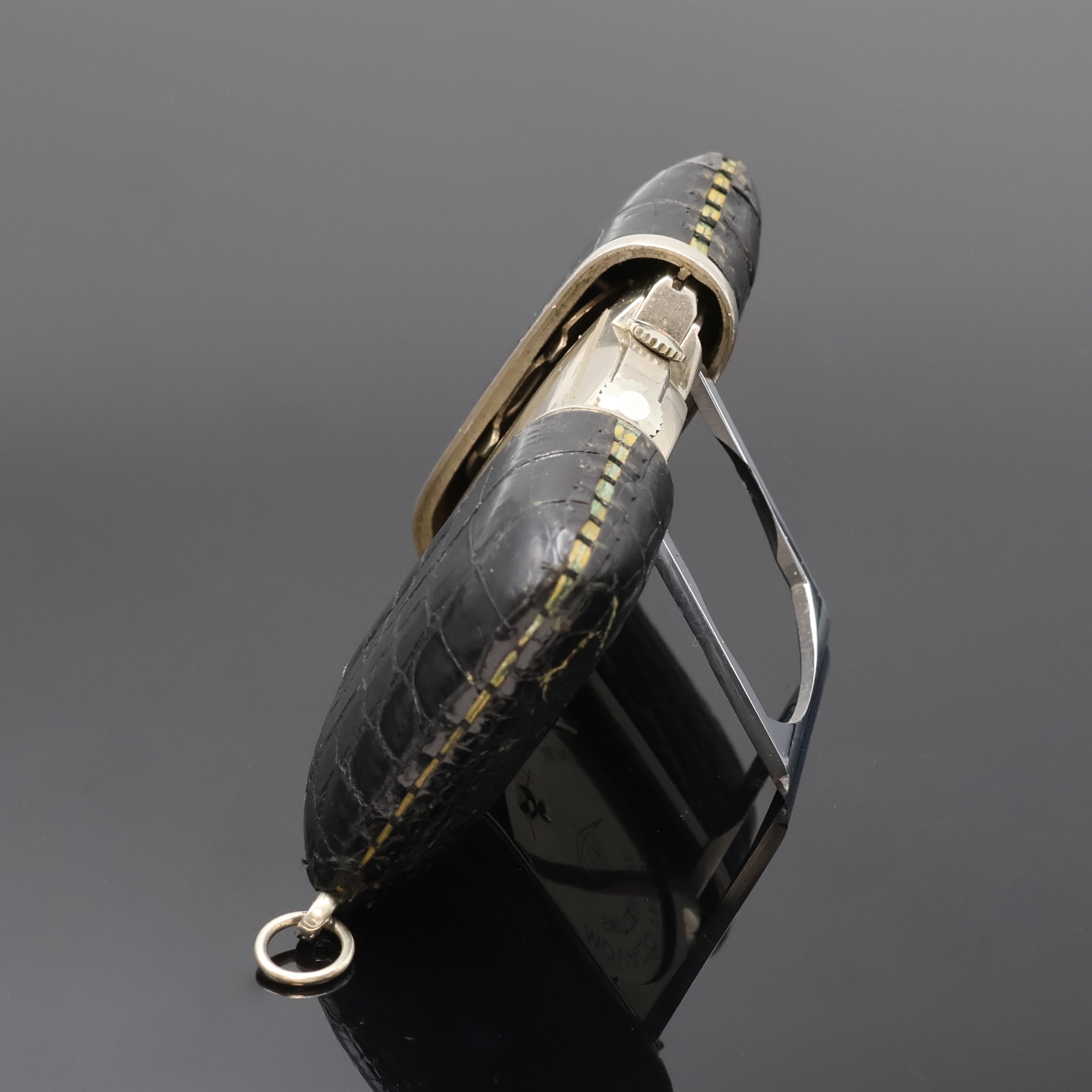 Detail b: MOVADO Ermetophon Schiebeuhr mit Wecker im Nickelgehäuse, Schweiz um 1960, Schiebeaufzug, Leder-bezogenes Geh., rücks. ausklappbarer Aufsteller, ...