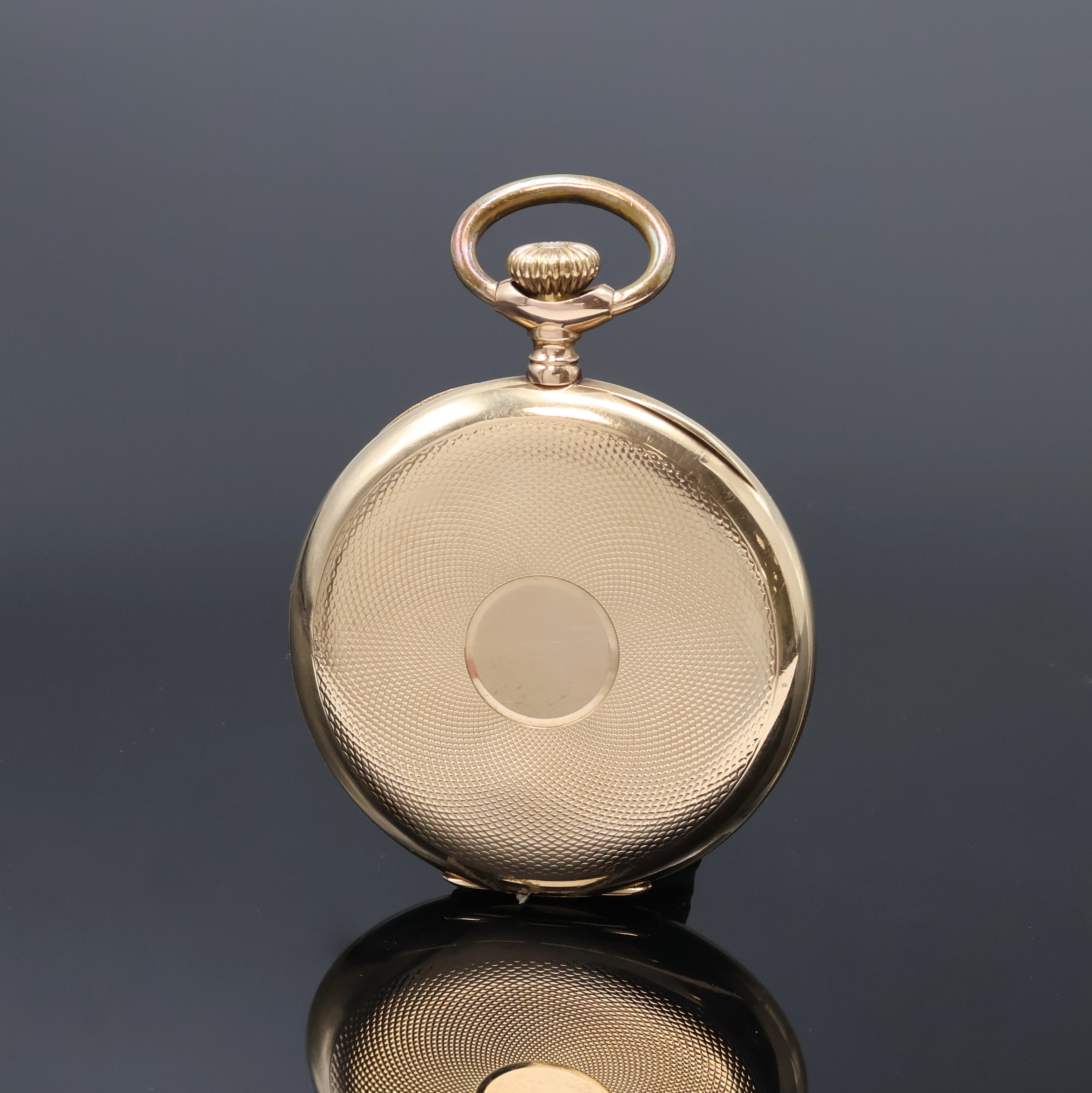 Detail a: Carl Breitschwerdt, Frankfurt a.M. offene Herrentaschenuhr in GG 585/000, Schweiz um 1910, guill. Geh., sign. Metallcuvette verg., Emailzifferbl. m. ...