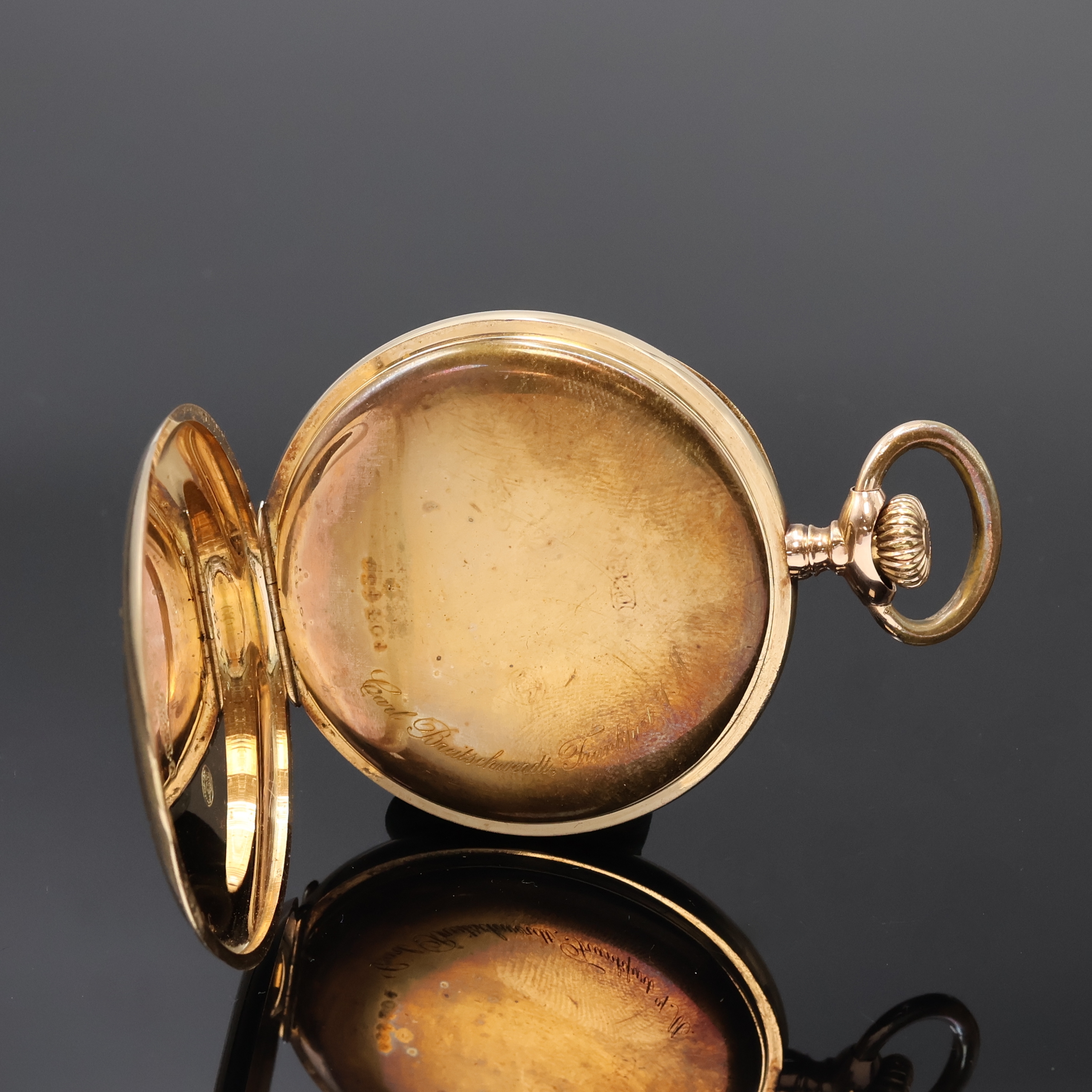 Detail c: Carl Breitschwerdt, Frankfurt a.M. offene Herrentaschenuhr in GG 585/000, Schweiz um 1910, guill. Geh., sign. Metallcuvette verg., Emailzifferbl. m. ...