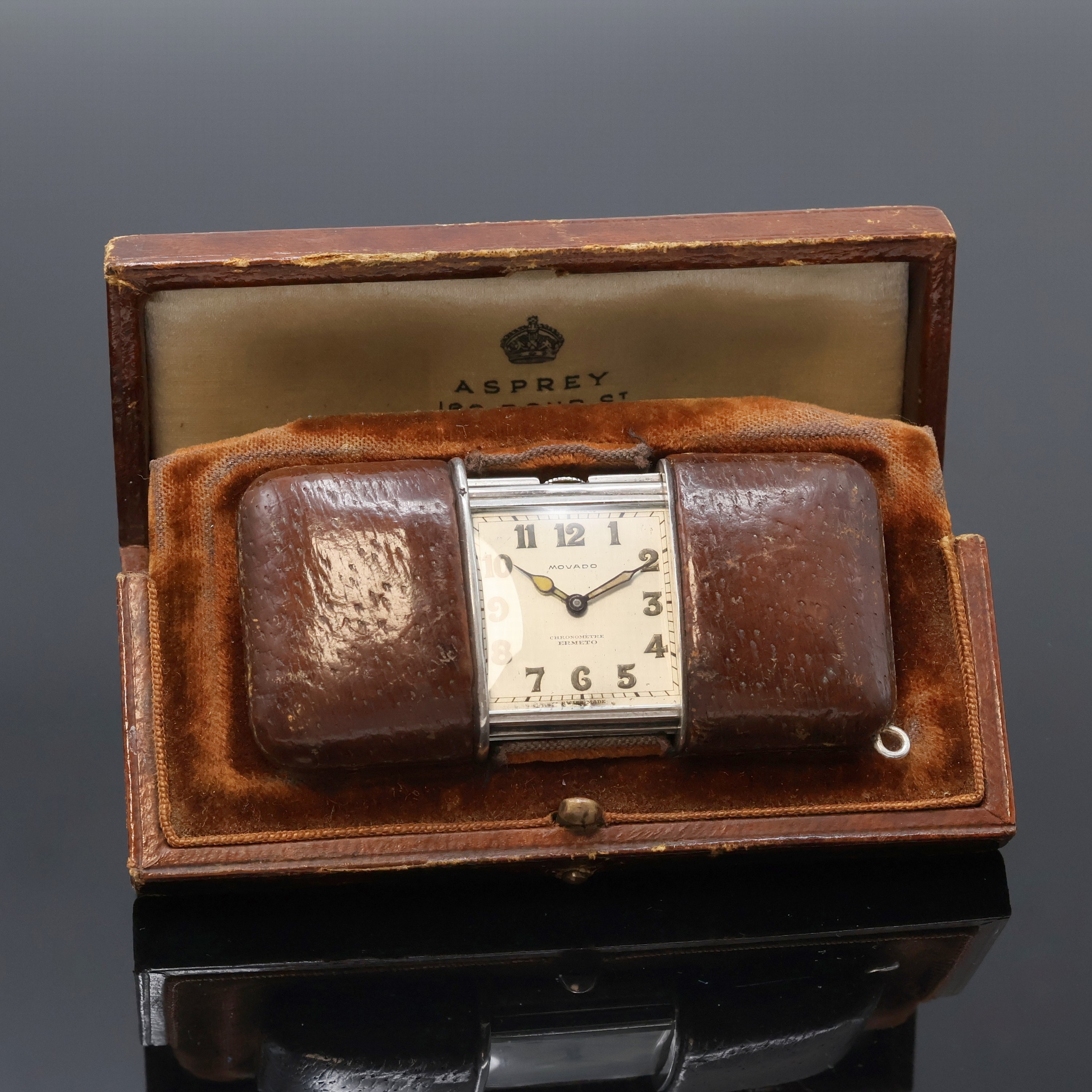 Detail e: MOVADO Ermeto in Silber im original Asprey Etui, Schweiz um 1935, Leder-bezogenes Geh. m. Schiebeaufzug durch öffnen u. schließen des Geh., silb. ...