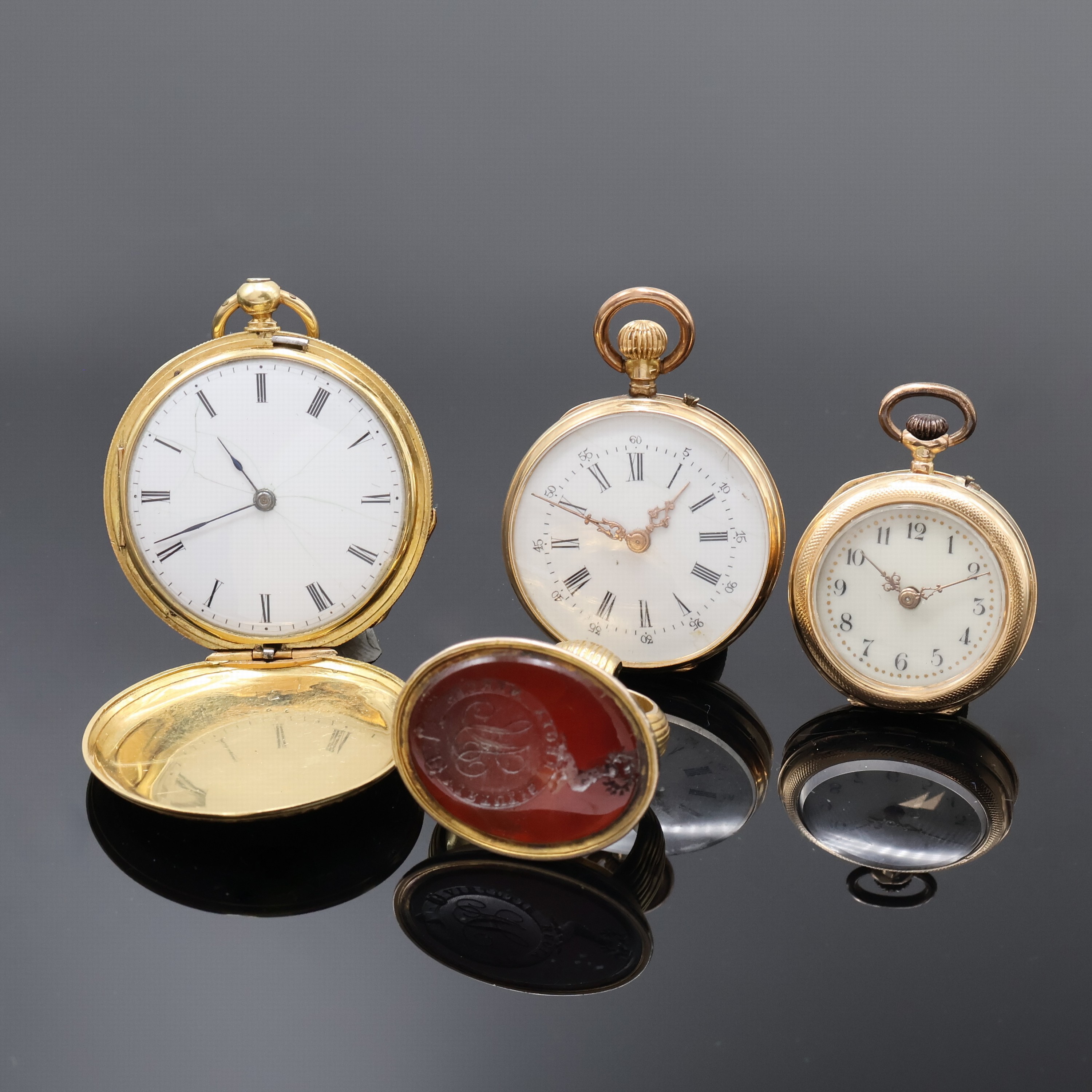Image 27059142 - 3 Damentaschenuhren in RG/GG 585/000 und 1 vergoldete Petschaft, Schweiz um 1840 - 1900, ...