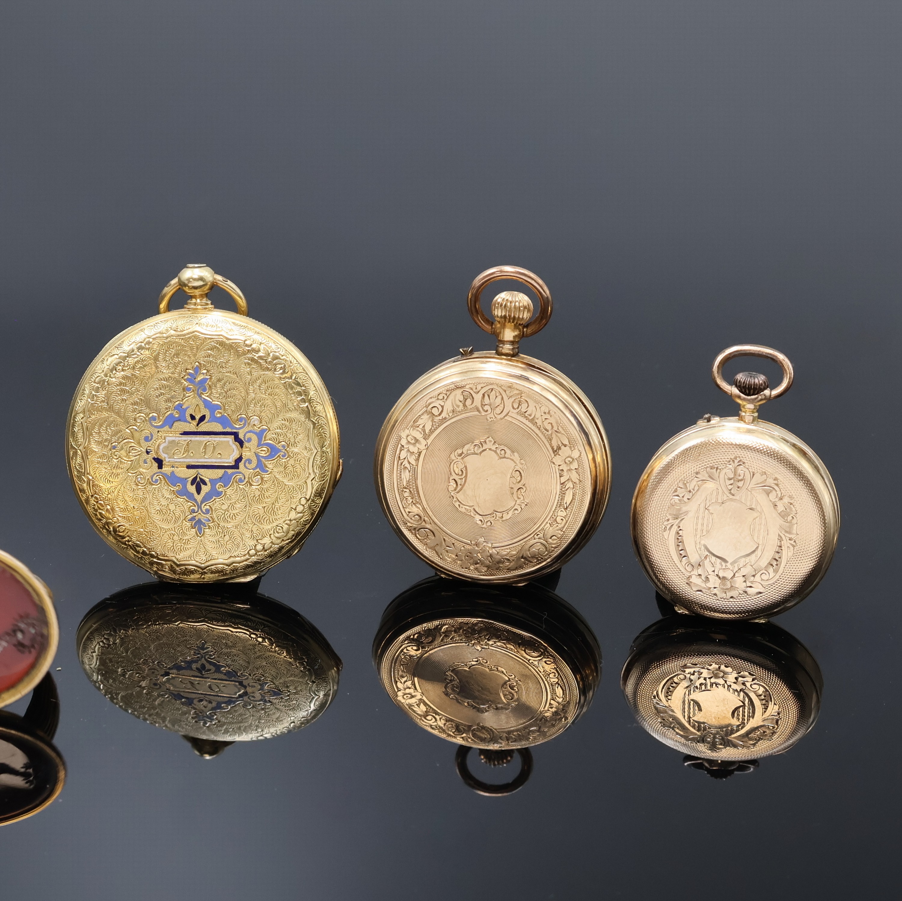 Detail e: 3 Damentaschenuhren in RG/GG 585/000 und 1 vergoldete Petschaft, Schweiz um 1840 - 1900, 2 offene guill. Geh. m. Metallcuvette, Kronenaufzug, 1 x ...