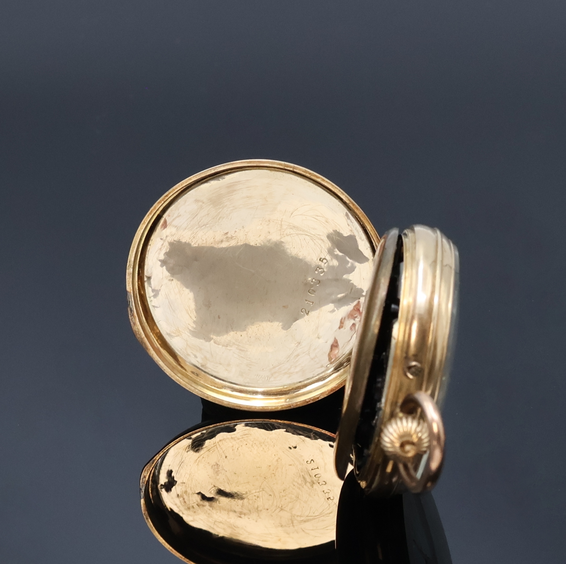 Detail j: 3 Damentaschenuhren in RG/GG 585/000 und 1 vergoldete Petschaft, Schweiz um 1840 - 1900, 2 offene guill. Geh. m. Metallcuvette, Kronenaufzug, 1 x ...
