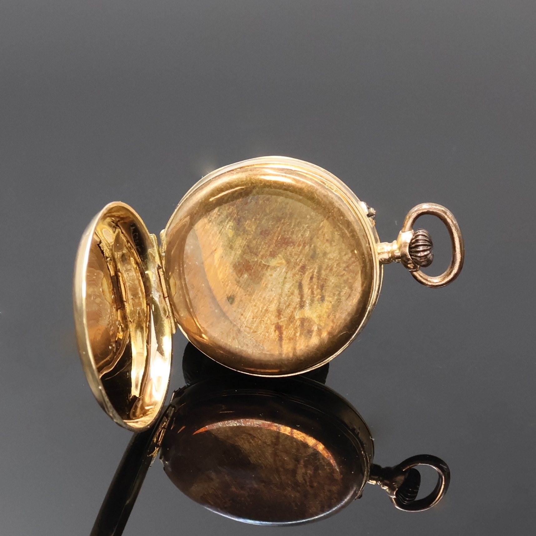 Detail n: 3 Damentaschenuhren in RG/GG 585/000 und 1 vergoldete Petschaft, Schweiz um 1840 - 1900, 2 offene guill. Geh. m. Metallcuvette, Kronenaufzug, 1 x ...