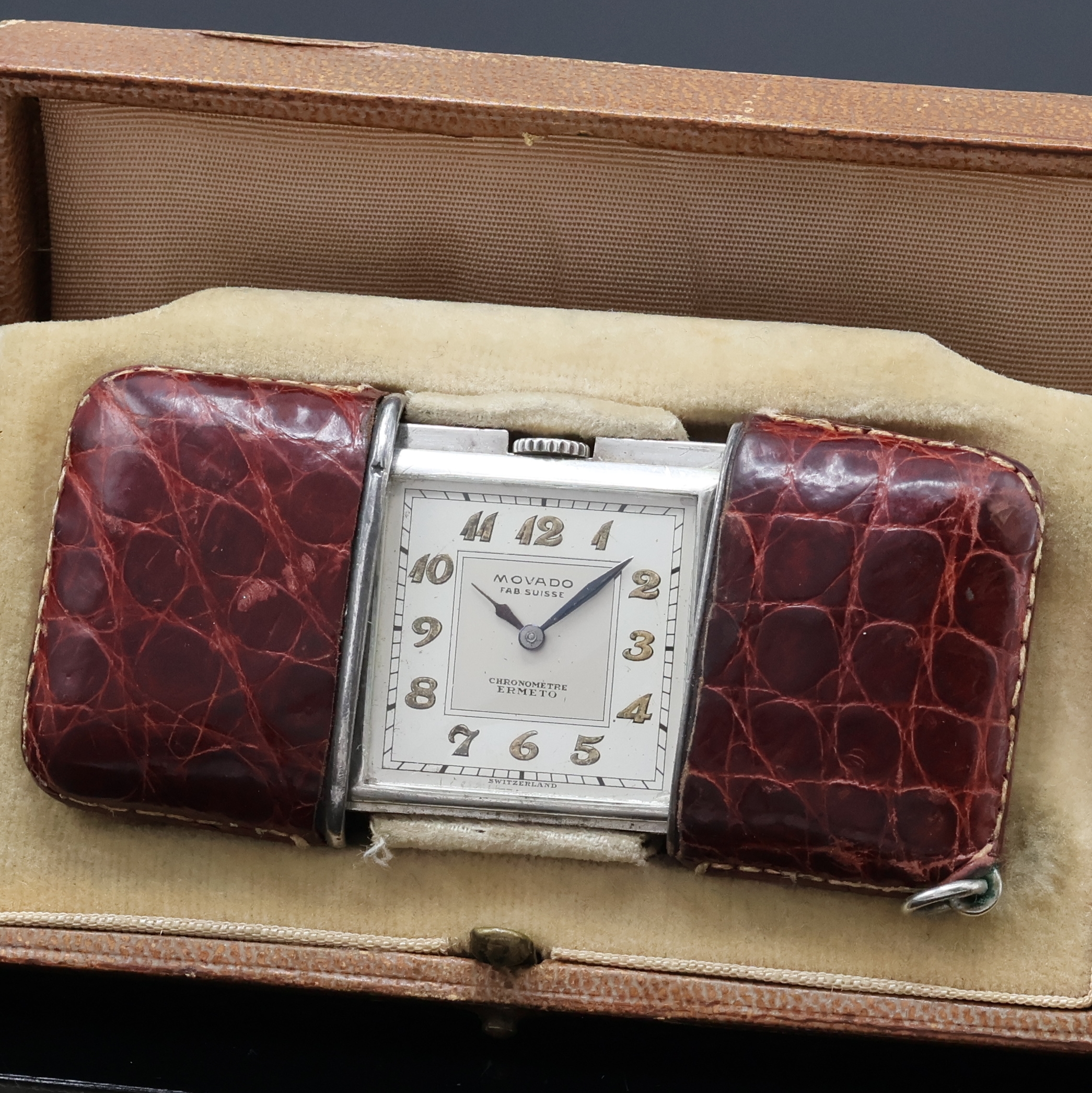 Detail a: MOVADO Ermeto in Silber im original Etui, Schweiz um 1930, Handaufzug, Leder-bezogenes Schiebe-Geh., silb. Duoton-Zifferbl., Breguet- Leuchtzahlen, ...