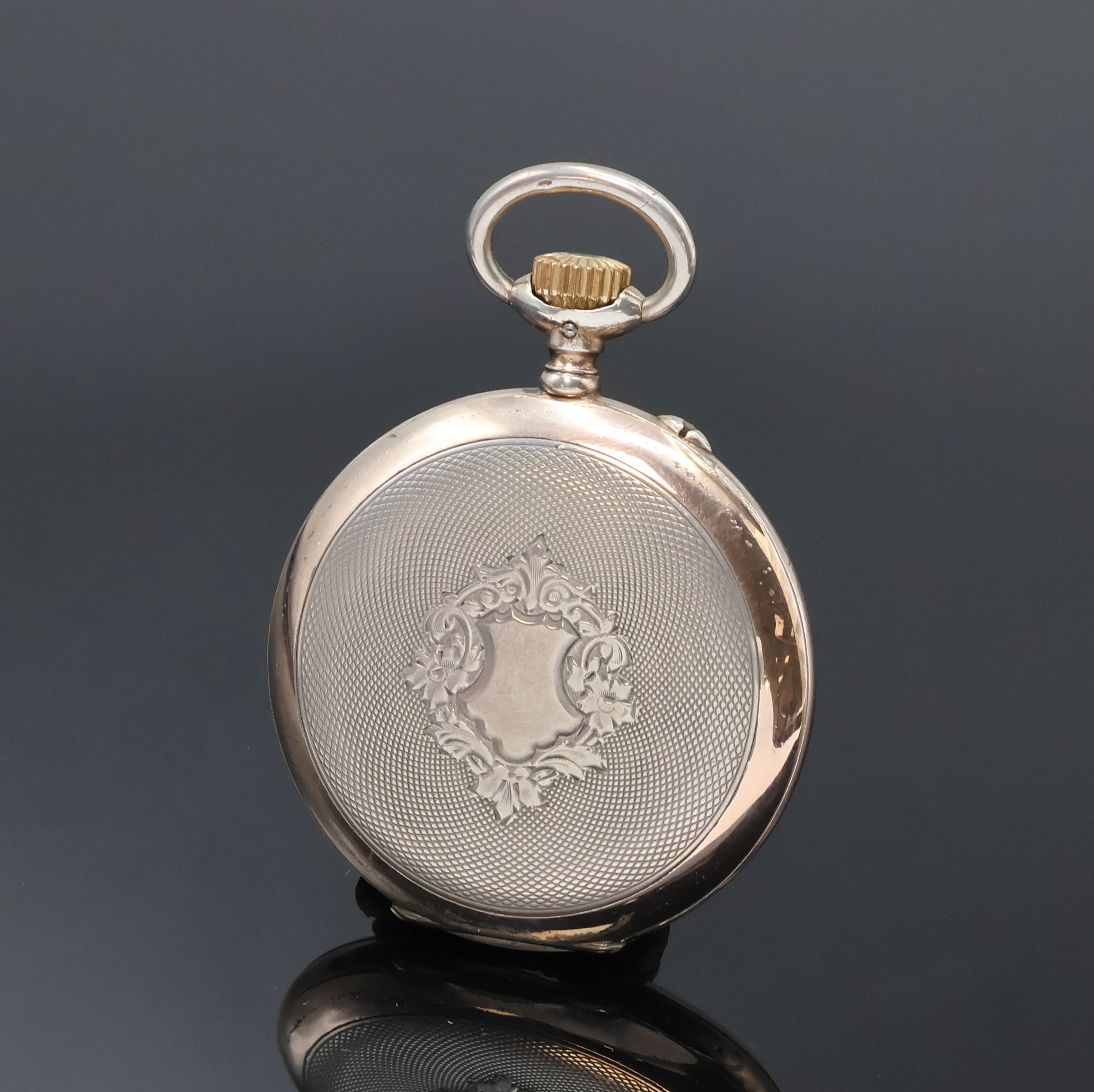 Detail a: IWC offene Silbertaschenuhr, Schweiz um 1910, guill. Geh. m. vergold. Rändern, gold. Zifferbl. u. gebl. Zeiger später, kl. Sek. b. 6, verg. Werk ...
