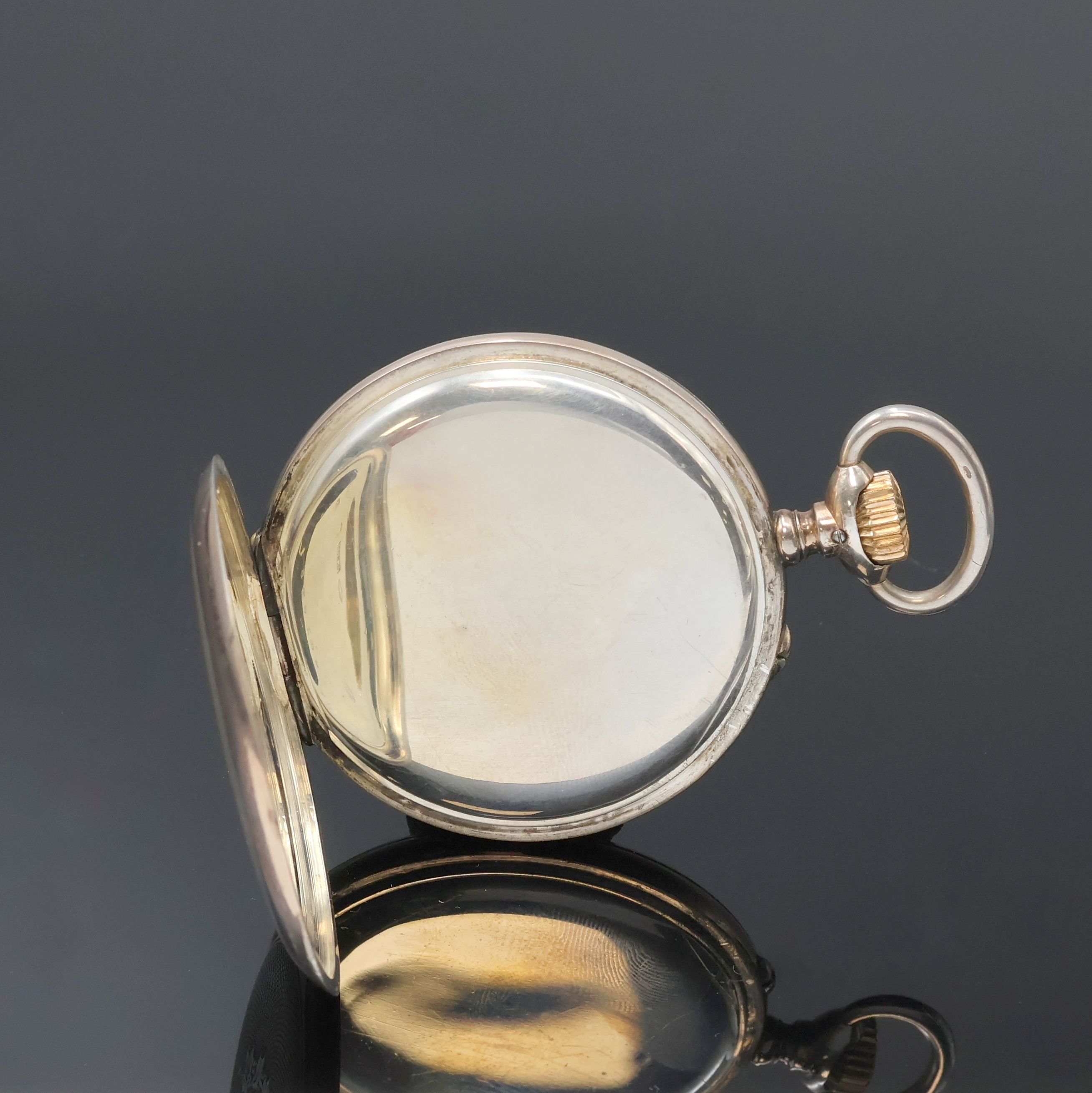 Detail c: IWC offene Silbertaschenuhr, Schweiz um 1910, guill. Geh. m. vergold. Rändern, gold. Zifferbl. u. gebl. Zeiger später, kl. Sek. b. 6, verg. Werk ...
