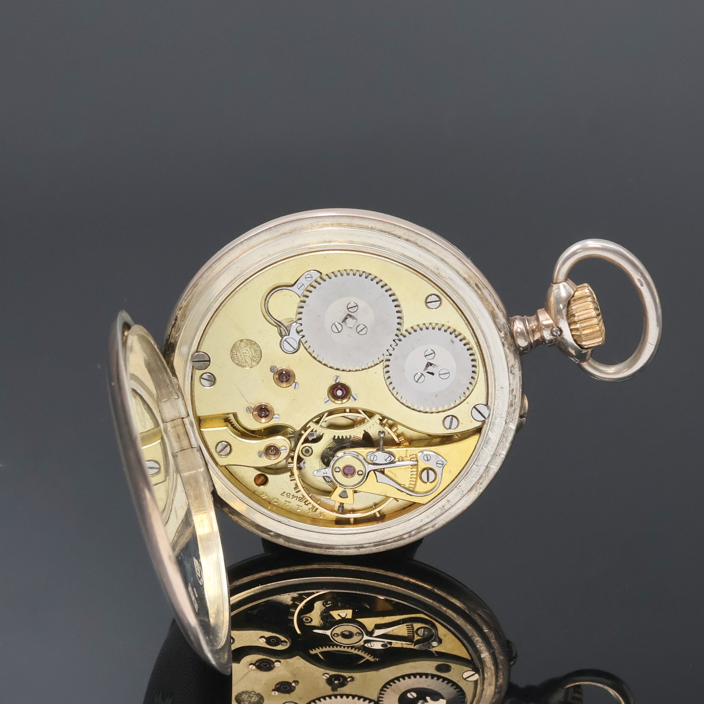 Detail e: IWC offene Silbertaschenuhr, Schweiz um 1910, guill. Geh. m. vergold. Rändern, gold. Zifferbl. u. gebl. Zeiger später, kl. Sek. b. 6, verg. Werk ...