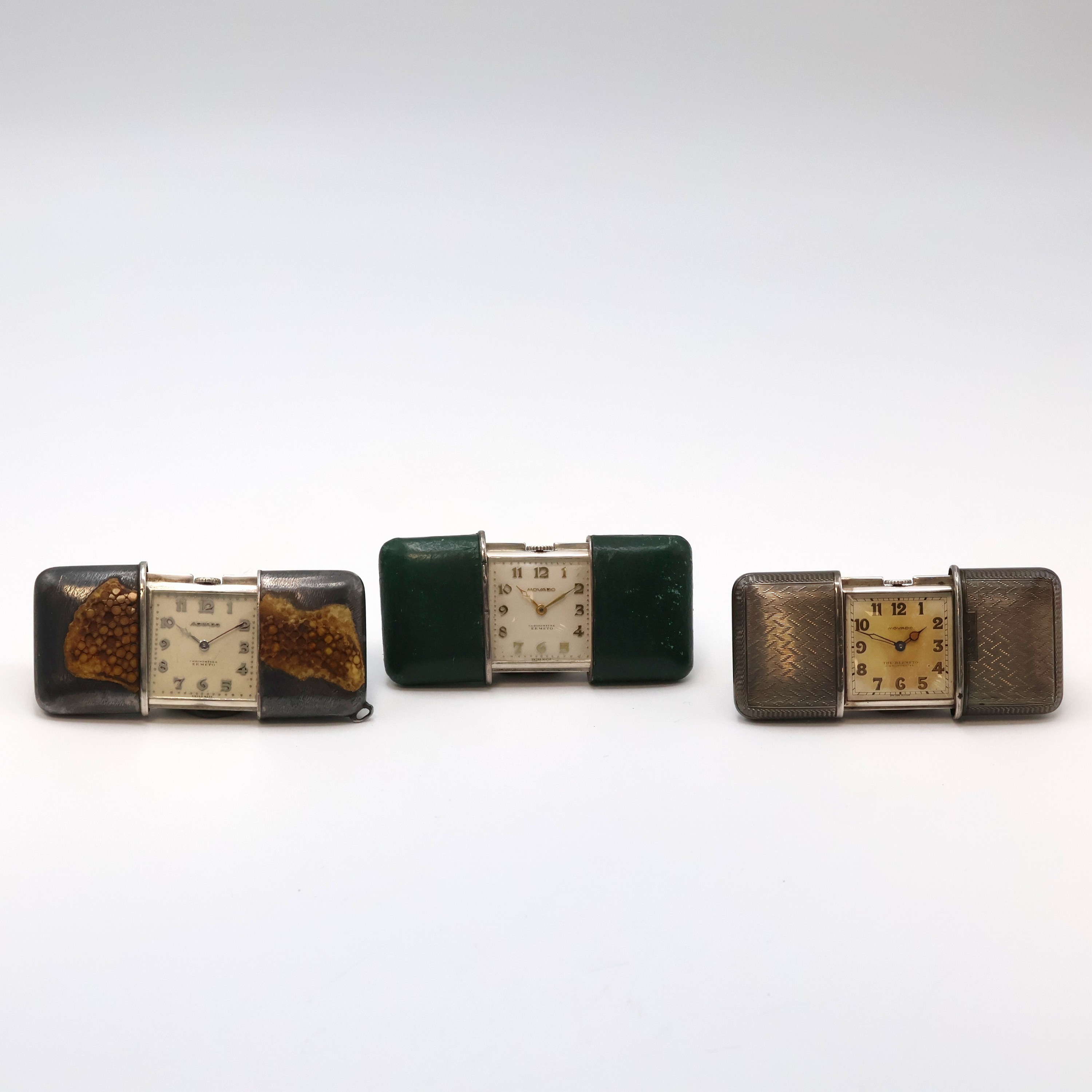 3 MOVADO Ermeto Schiebeührchen in Silber, Schweiz um 1930, Handaufzug, Geh. 1 x guill., 1 x Leder-bezogen, 1 x ehemals m. Leder bezogen, silb. ...