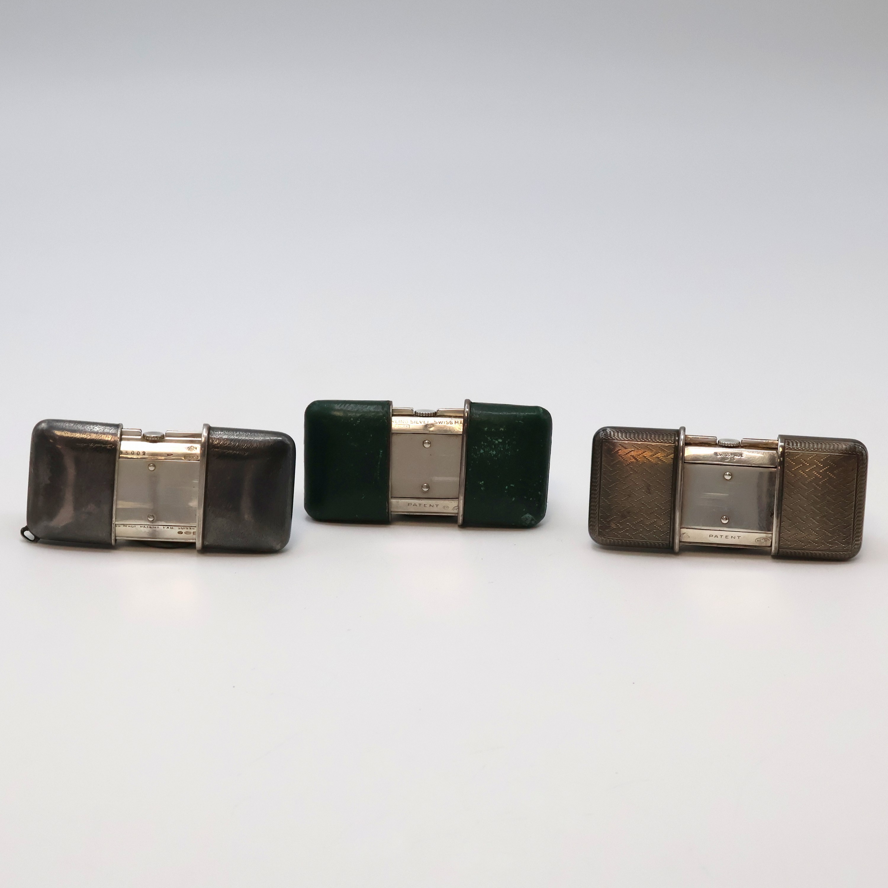 Detail d: 3 MOVADO Ermeto Schiebeührchen in Silber, Schweiz um 1930, Handaufzug, Geh. 1 x guill., 1 x Leder-bezogen, 1 x ehemals m. Leder bezogen, silb. ...