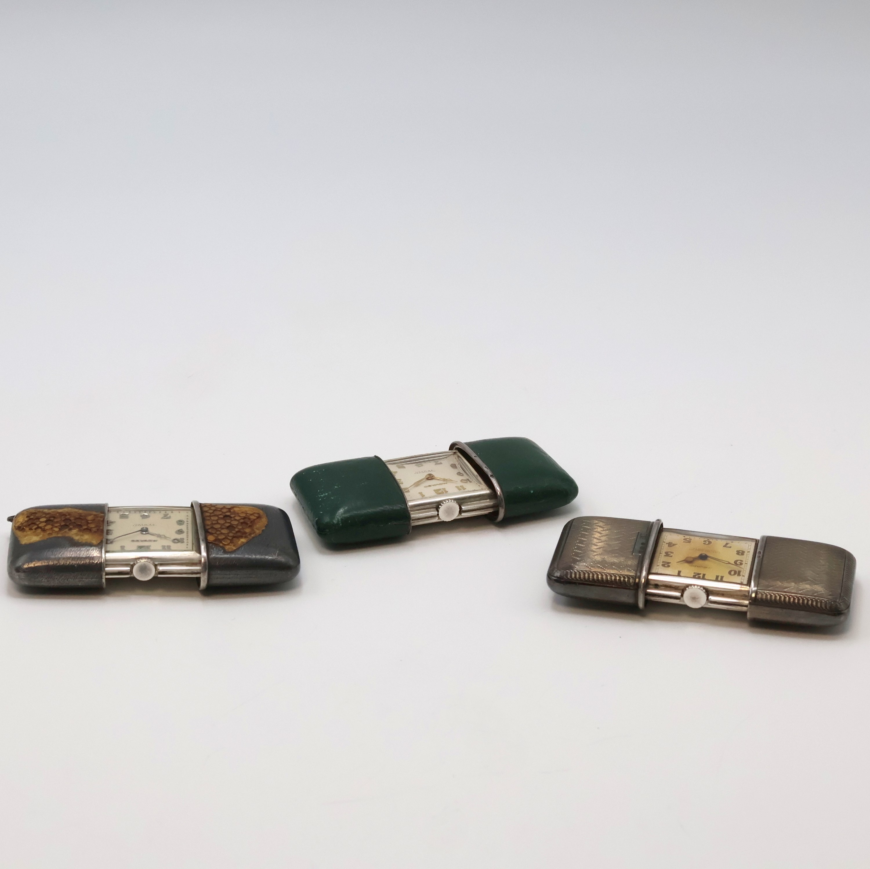Detail e: 3 MOVADO Ermeto Schiebeührchen in Silber, Schweiz um 1930, Handaufzug, Geh. 1 x guill., 1 x Leder-bezogen, 1 x ehemals m. Leder bezogen, silb. ...