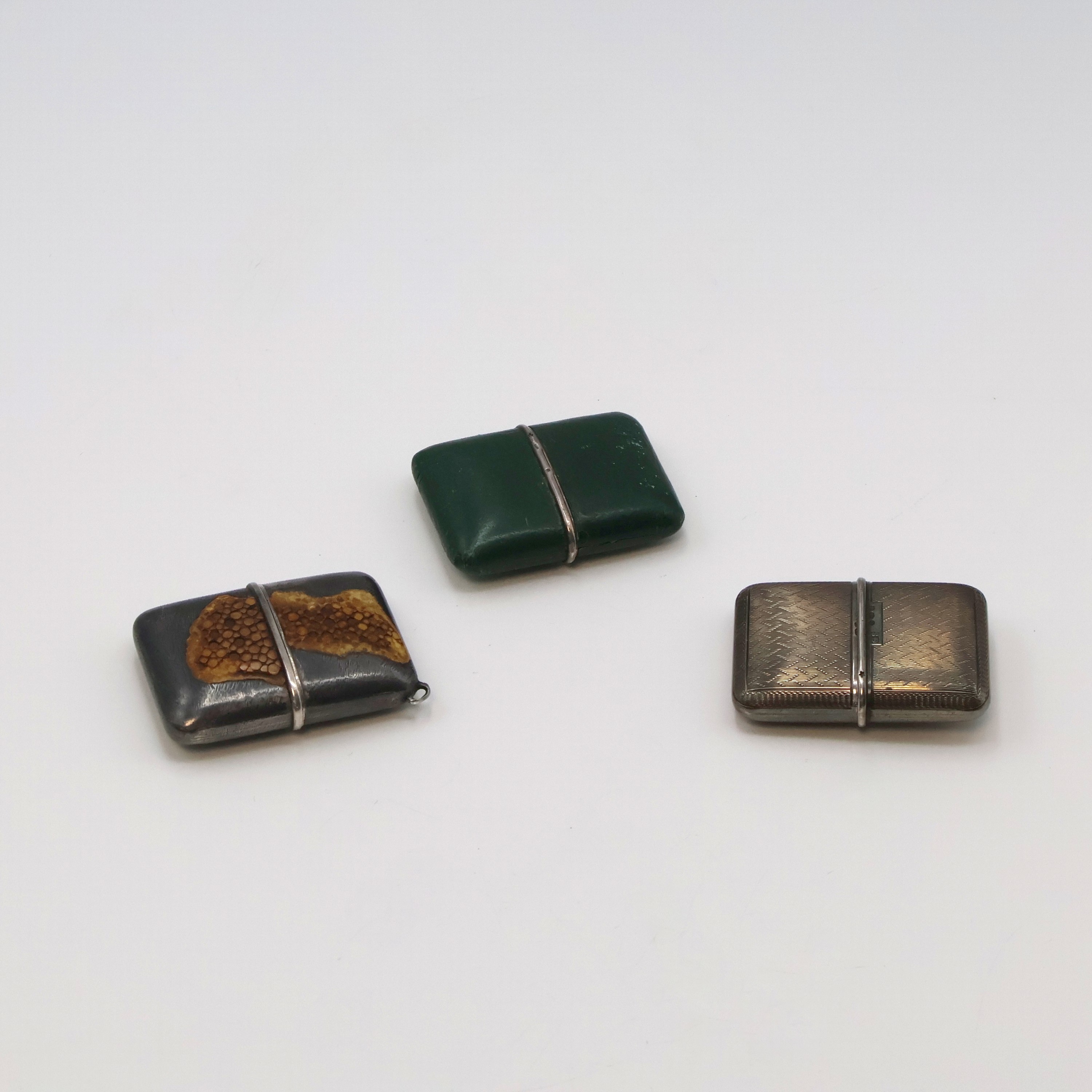 Detail f: 3 MOVADO Ermeto Schiebeührchen in Silber, Schweiz um 1930, Handaufzug, Geh. 1 x guill., 1 x Leder-bezogen, 1 x ehemals m. Leder bezogen, silb. ...