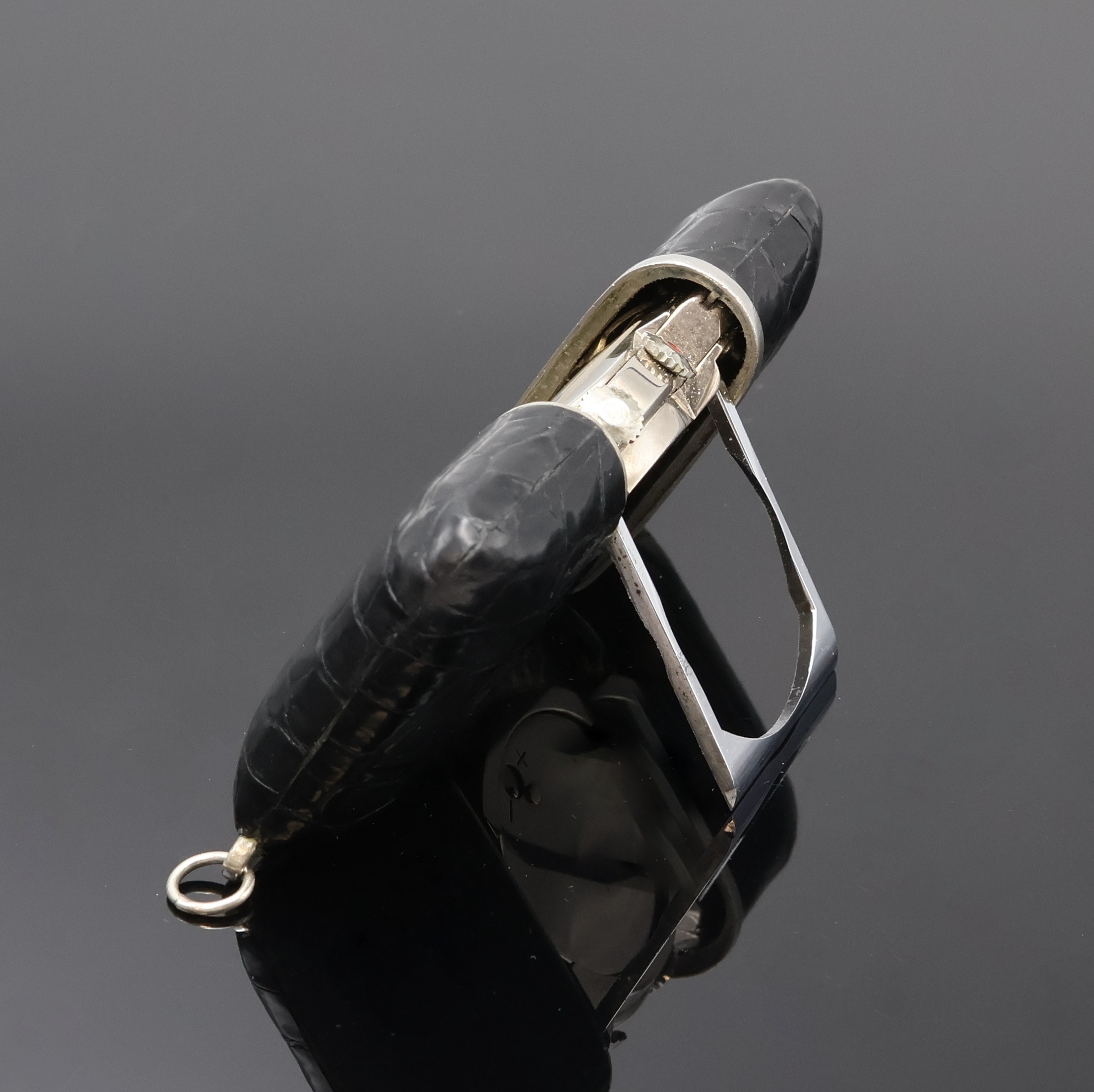 Detail b: MOVADO Ermetophon Schiebeührchen mit Wecker,Schweiz um 1960, Schiebeaufzug, Leder- bezogenes Nickelgeh., silb. Duoton-Zifferbl., silb. Indizes und ...