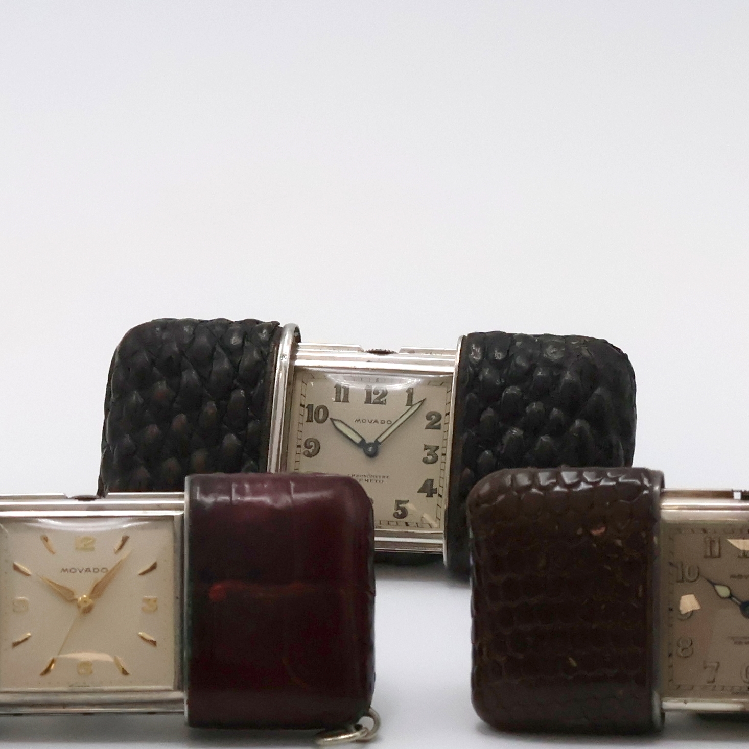 Detail c: 4 MOVADO Ermeto Schiebeührchen in Silber und Nickel, Schweiz um 1930 bis 1950, Schiebeaufzug, Leder-bezogene Geh., davon 3 in Silber, silb. ...
