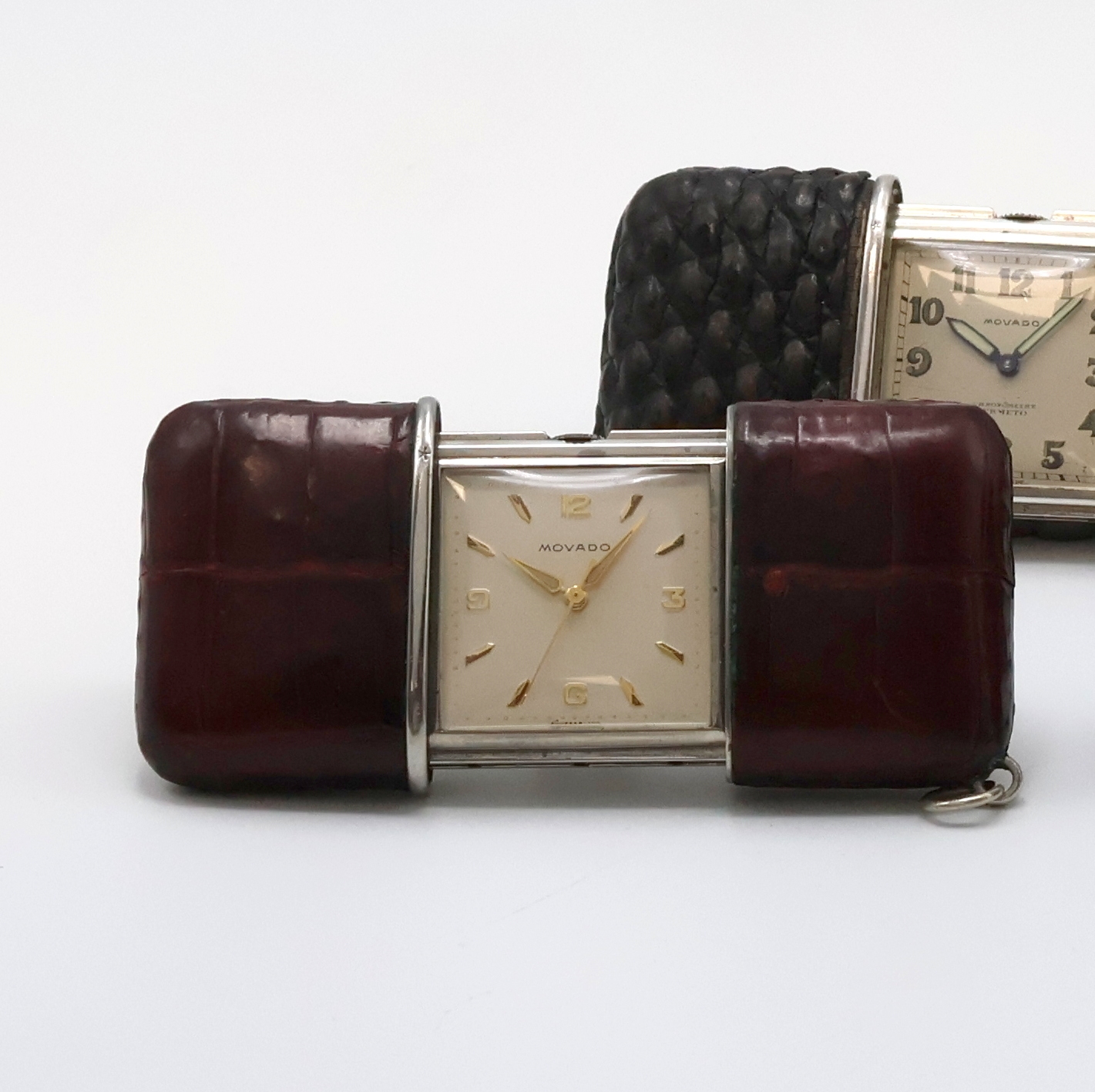 Detail d: 4 MOVADO Ermeto Schiebeührchen in Silber und Nickel, Schweiz um 1930 bis 1950, Schiebeaufzug, Leder-bezogene Geh., davon 3 in Silber, silb. ...