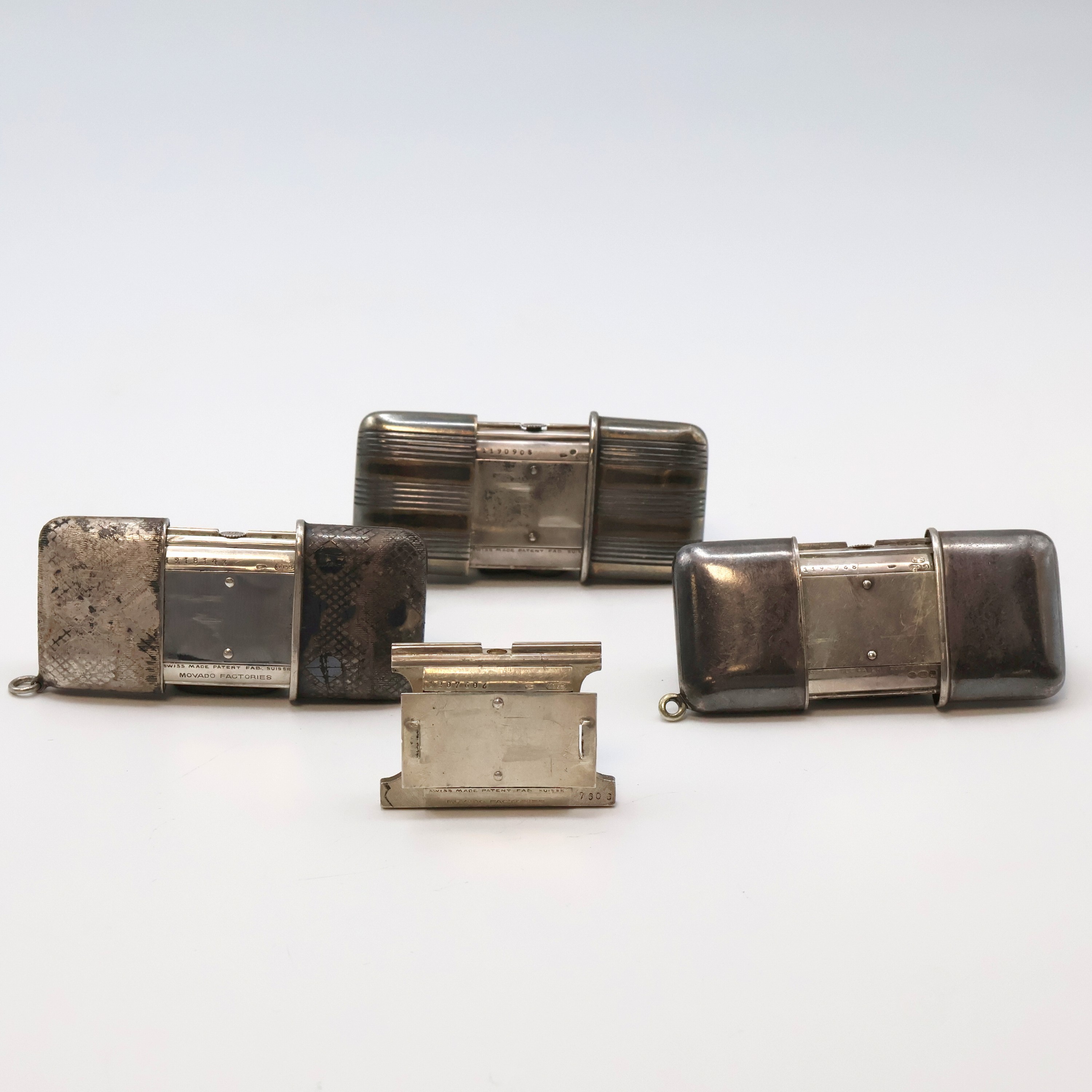 Detail e: 4 MOVADO Ermeto Schiebeührchen in Silber und eine Silberkette, Schweiz um 1930, Schiebeaufzug/Handaufzug, Geh.: 1 x Streifenguill., 1 x ehem. Tula, ...