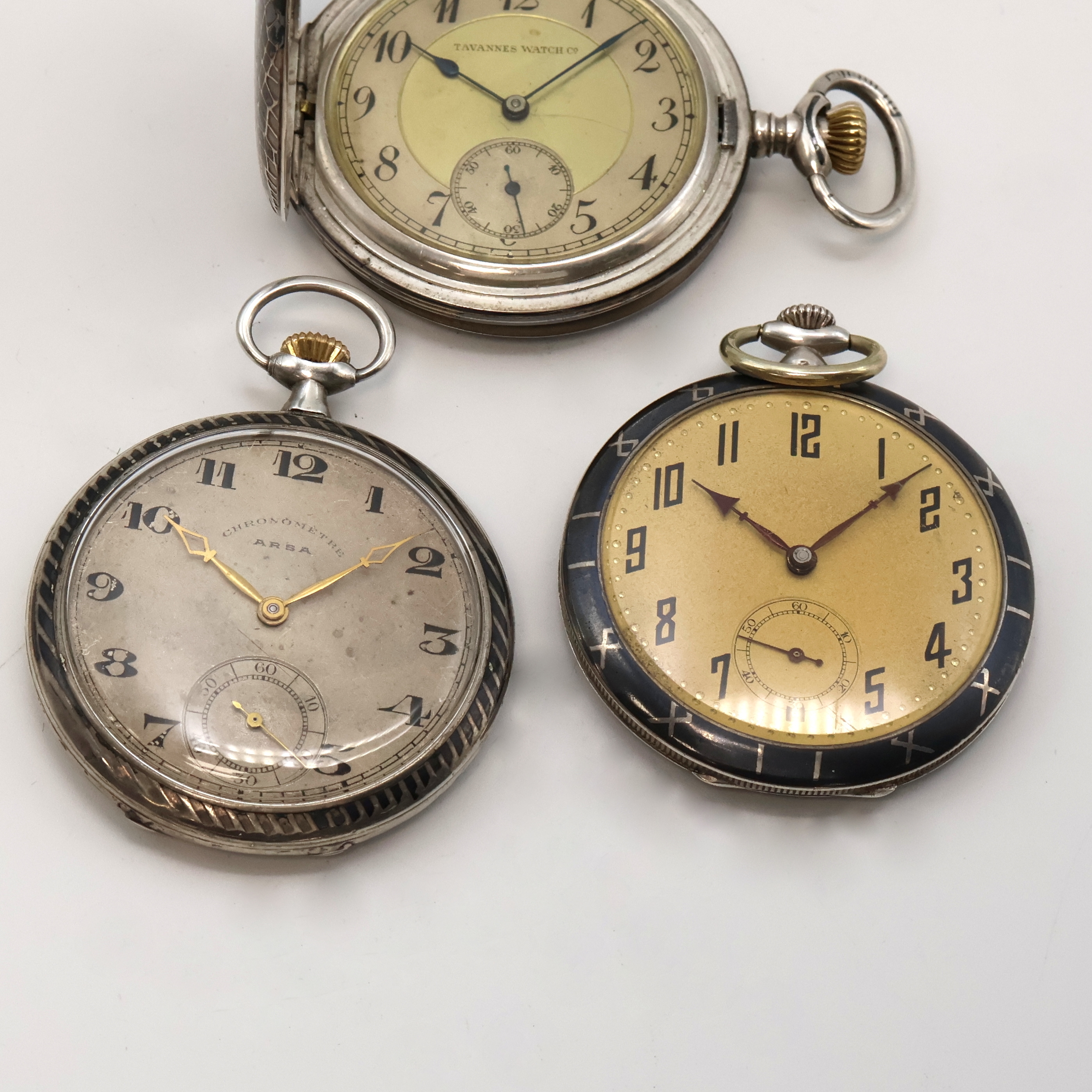 Detail b: 3 Tula-Taschenuhren, Schweiz um 1920, 2 x offen, 1 x Savonette, Tula teilw. fehlend, Metallzifferbl. m. arab. Zahlen, kl. Sek. bei 6, Ankerwerke (1 x ...