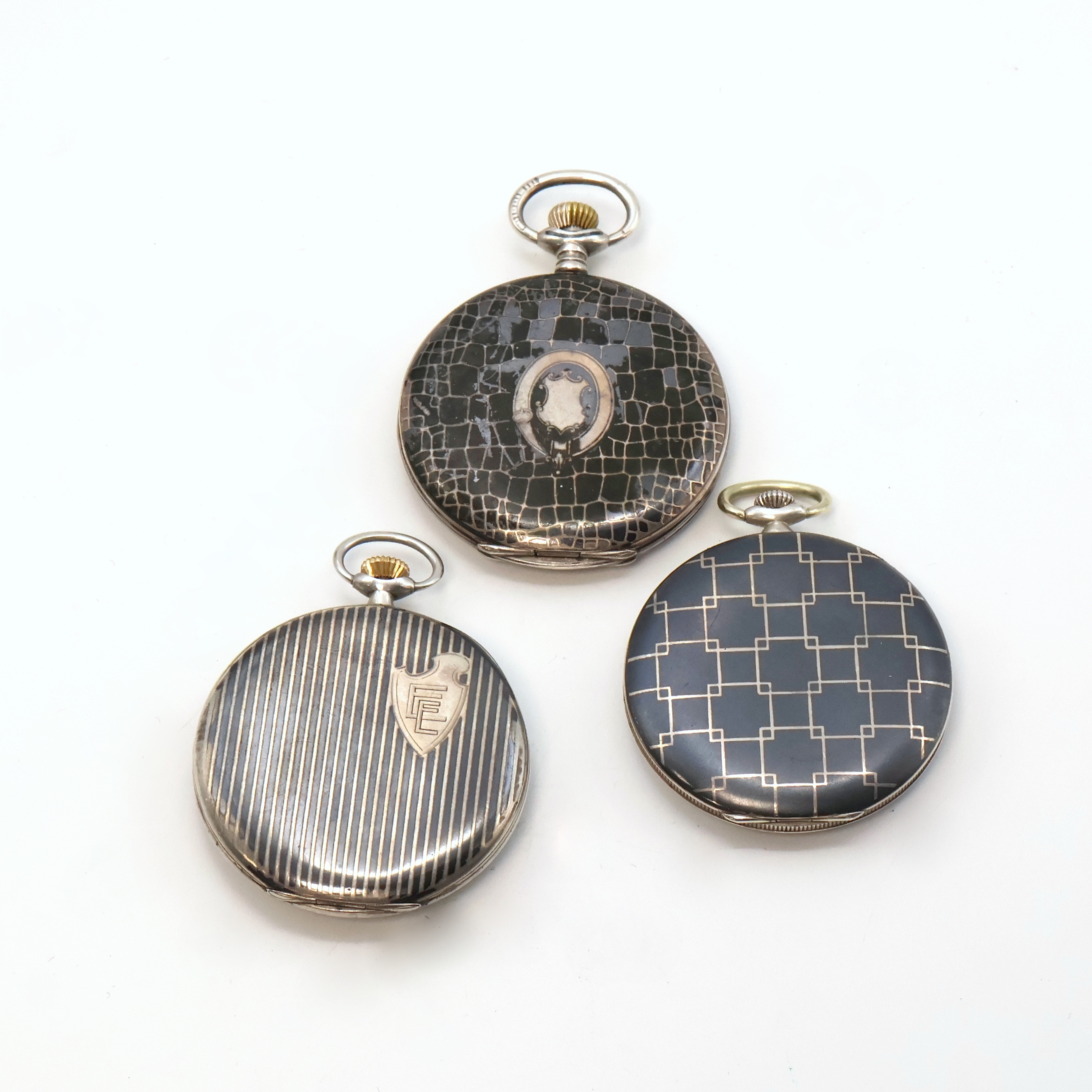 Detail c: 3 Tula-Taschenuhren, Schweiz um 1920, 2 x offen, 1 x Savonette, Tula teilw. fehlend, Metallzifferbl. m. arab. Zahlen, kl. Sek. bei 6, Ankerwerke (1 x ...
