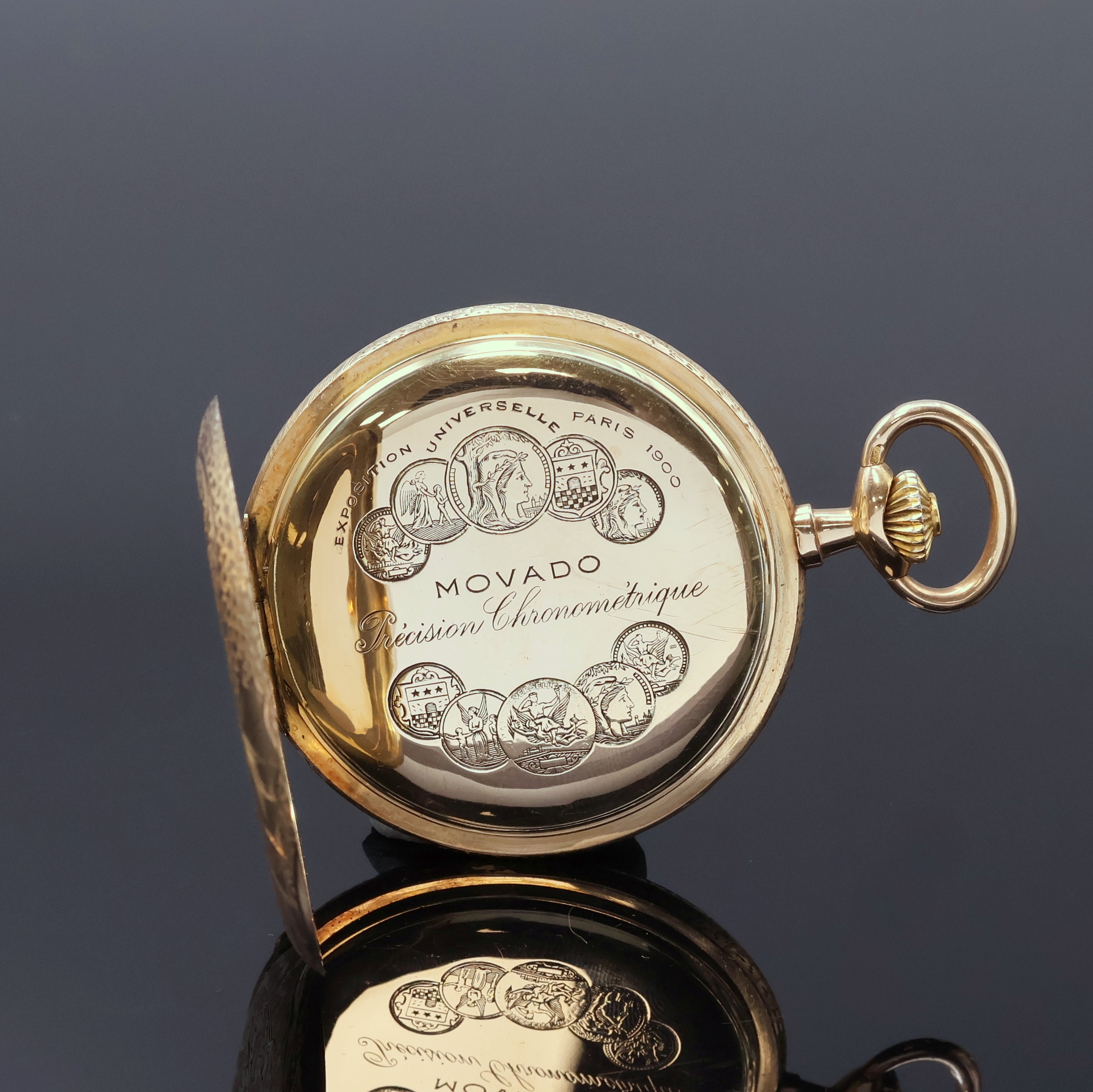 Detail e: MOVADO Savonette Herrentaschenuhr in RG 585/000, Schweiz um 1930, floral graviertes 3-Deckel Goldgeh., verg. Metallzifferbl. strahlen-guill., kl. ...